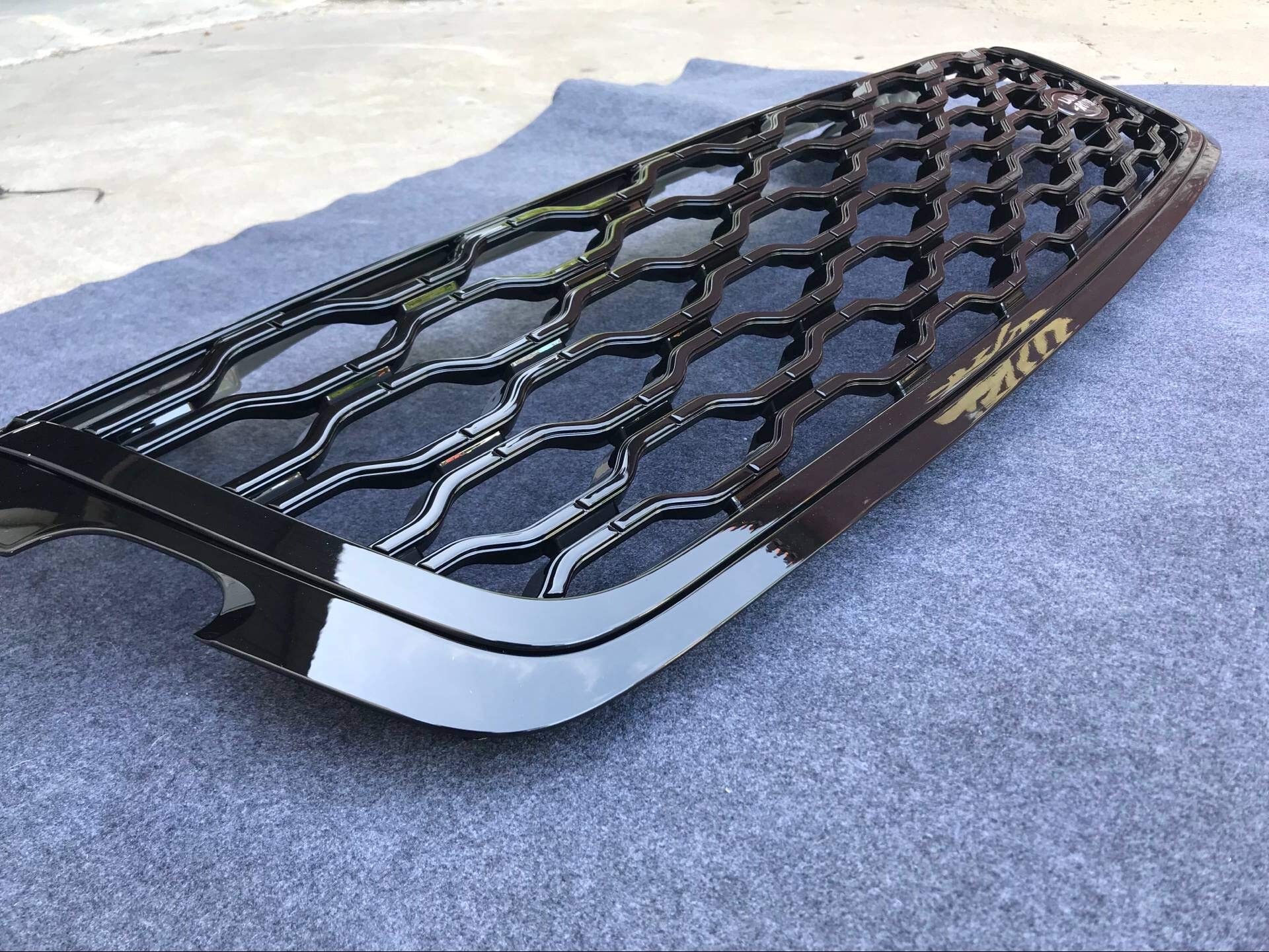 Premium Front Grille Mesh Grill Bar Vent Trim for Land Rover Range Rover Velar 2018-2021 | Durable ABS Plastic | Easy Installation | Perfect for Off-Roading & Car Customization