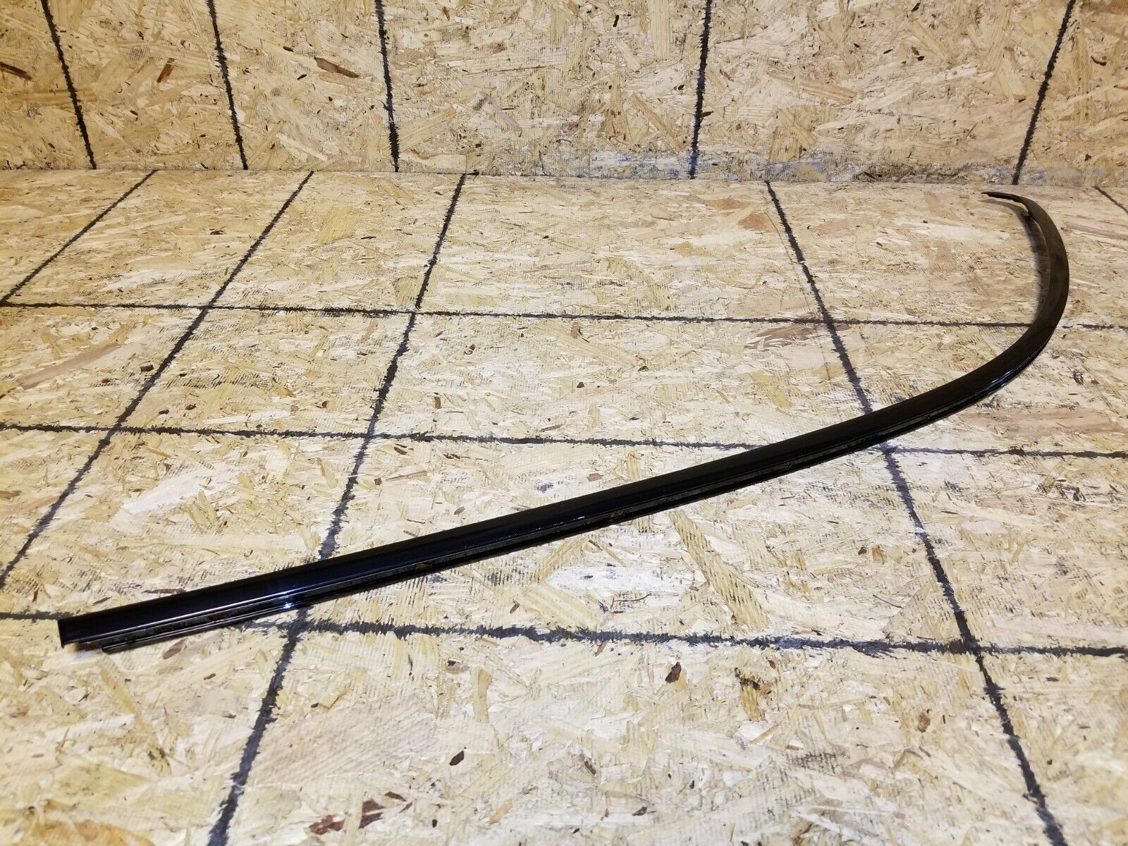 2004-2009 Jaguar XJ8 Rear Right Passenger Upper Door Window Trim Molding - OEM Replacement Part - Perfect for Window Seal Repair & Car Restoration Projects