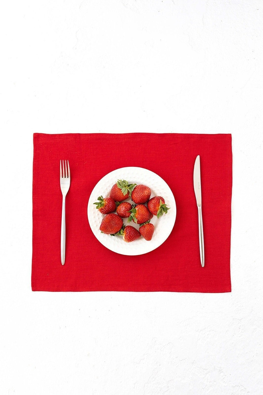 Premium Red Linen Placemats Set of 2 - Elegant Dining Table Mats for Formal Dinners & Holiday Decor - Washable & Durable Table Setting Accessories for Restaurants and Home Entertaining