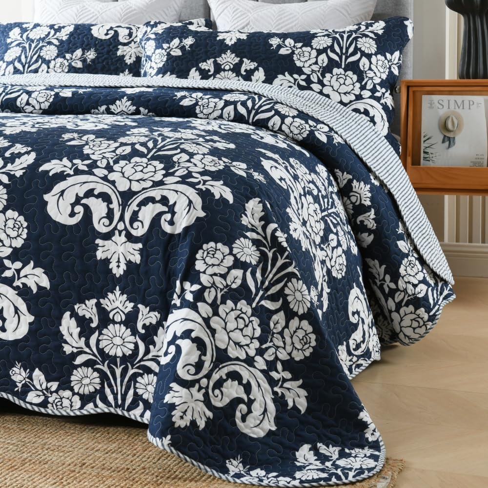 King Size Quilt Set - Navy Blue Cotton Floral Paisley Farmhouse Bedspread Coverlet | Lightweight Reversible All-Season Bedding | 3-Piece Navy & White King Bed Quilt for Master Bedroom, Guest Room & Cozy Farmhouse Decor