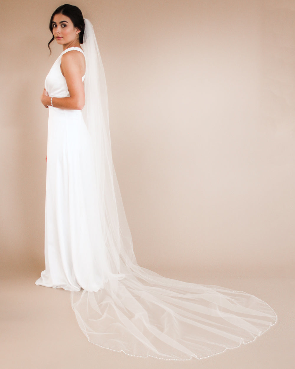 Elegant Pearl Edge Wedding Veil - Handmade Bridal Accessory for Church Ceremony, Photo Shoot & Romantic Walks