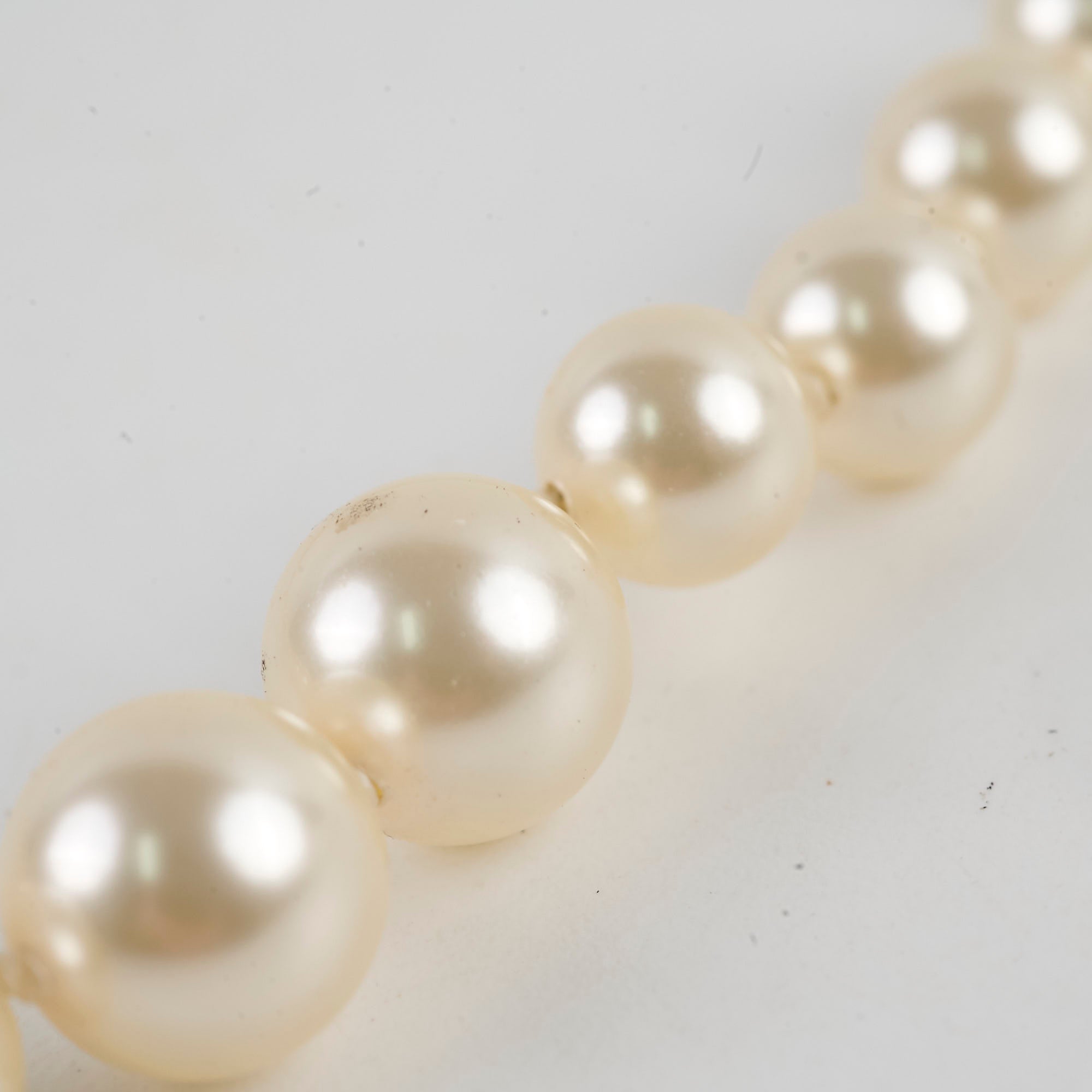 Chanel CC Logo Pearl Necklace for Women - Elegant Luxury Fashion Jewelry Gift for Birthday, Anniversary & Special Occasions