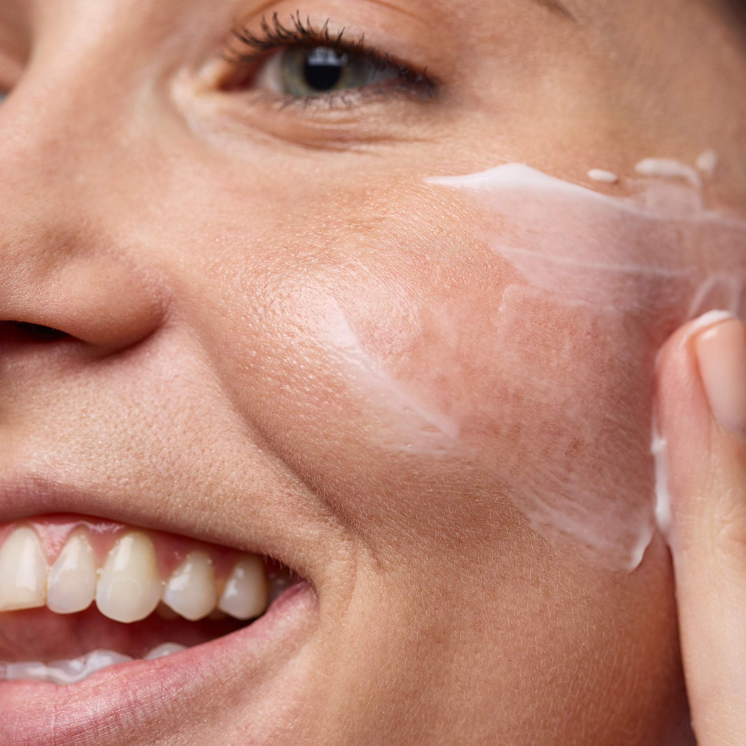 Deep Hydrating Facial Cleanser for Dry Skin - Gentle Daily Face Wash with Hyaluronic Acid & Vitamin E - Perfect for Morning & Night Skincare Routine