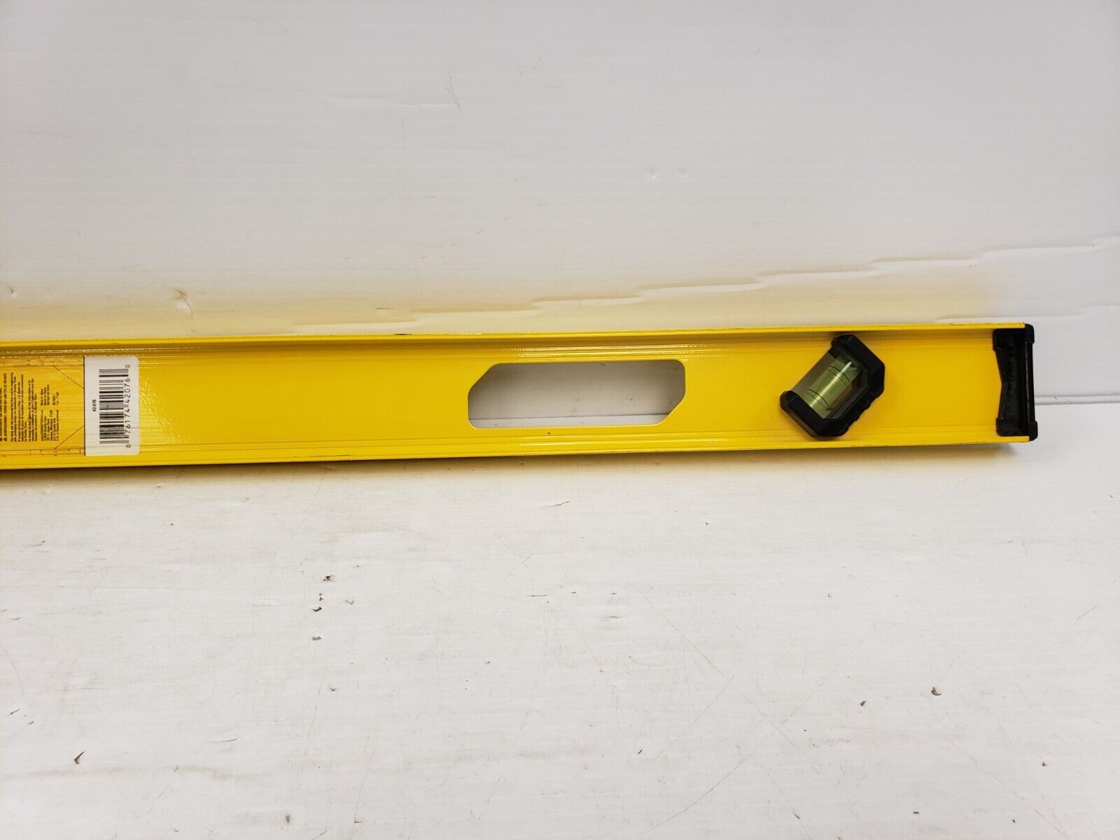 Stanley 42-076 24-Inch Magnetic Tool Box Level - Perfect for Construction, Carpentry, and DIY Home Projects