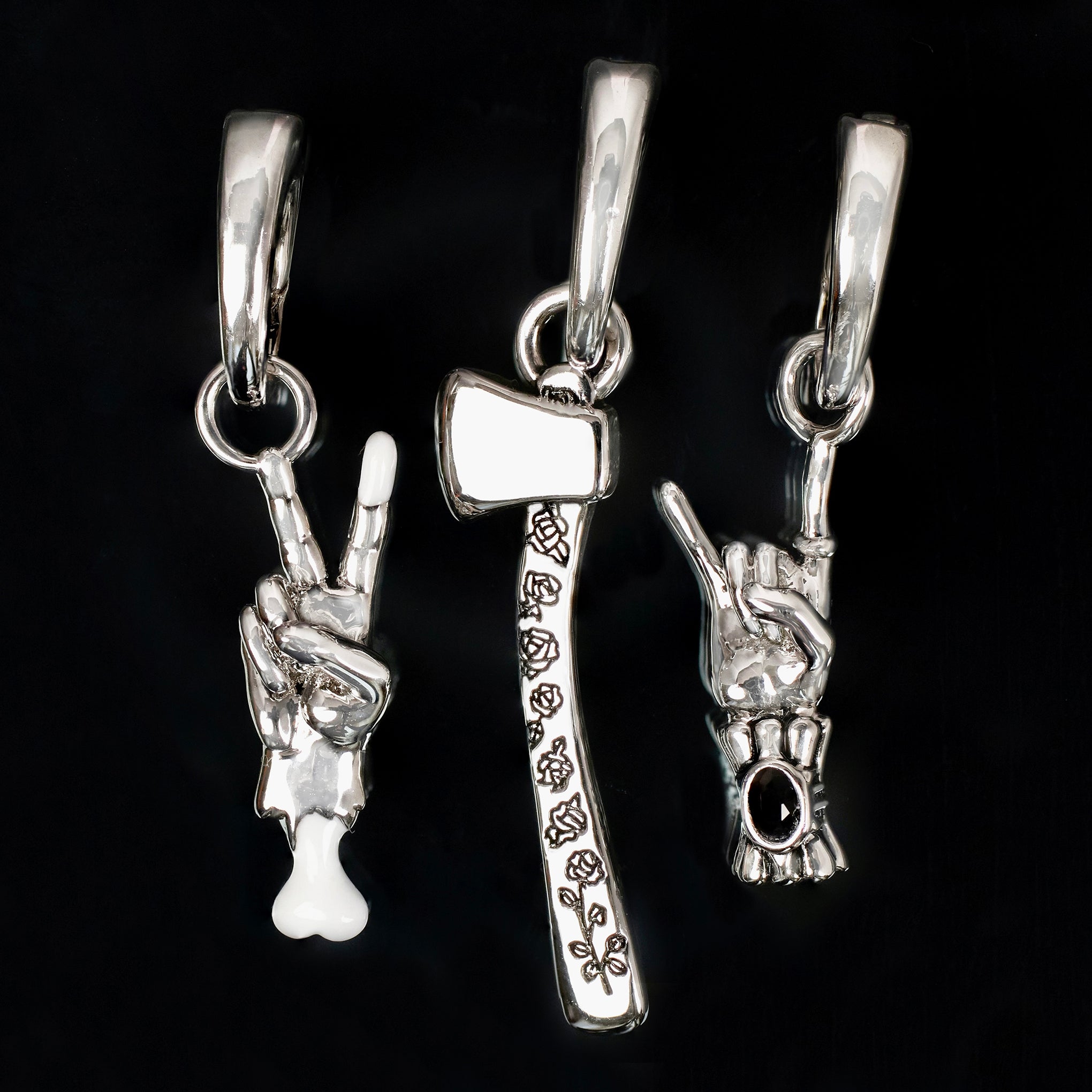 Peaceful Zombie Charm - Cute Zombie Pendant Necklace for Halloween & Cosplay - Perfect Gift for Horror Fans & Collectors