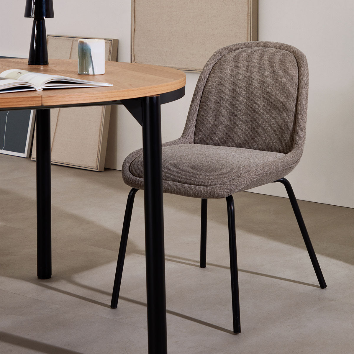 Aimin Chair by Kave Home - Modern Accent Chair for Living Room, Bedroom & Office - Comfortable Upholstered Lounge Chair with Wooden Legs