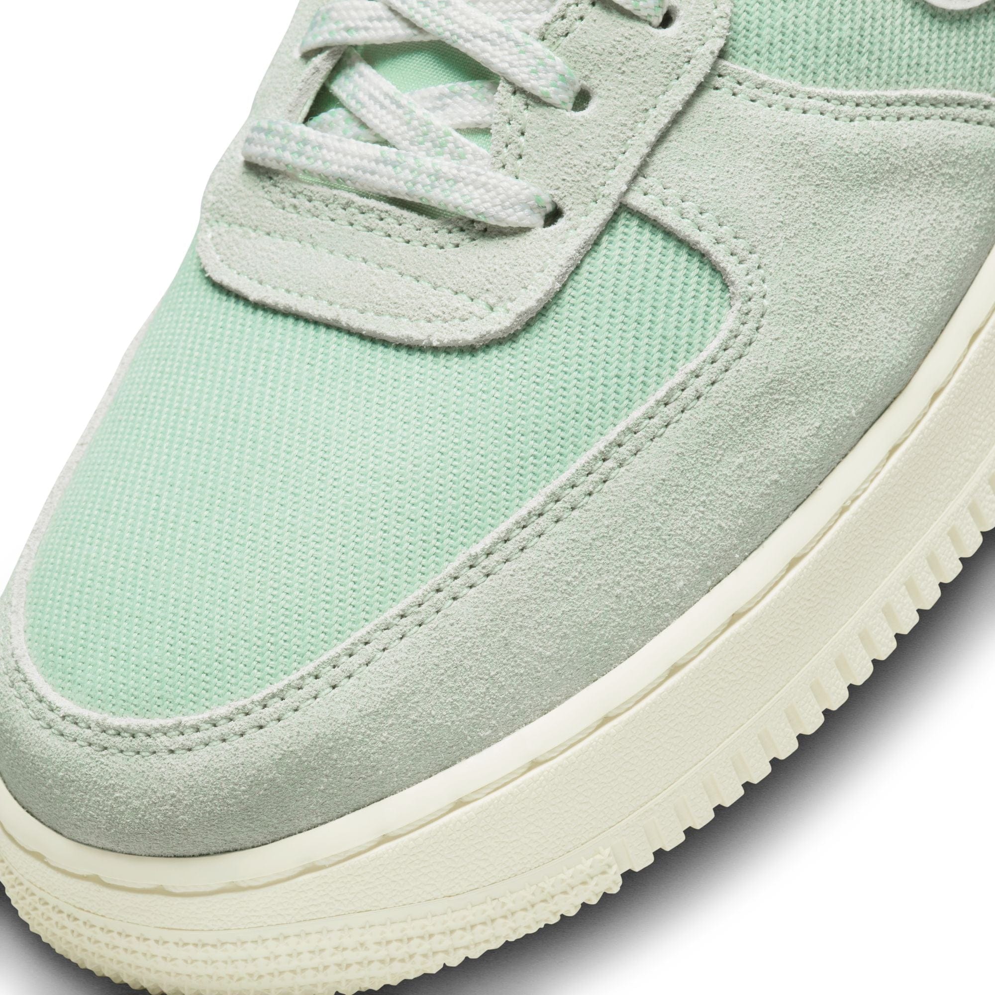 Nike Air Force 1 '07 LV8 Sneakers - Men's/Women's White Leather Basketball Shoes - Perfect for Casual Wear, Street Style & Sneaker Collection