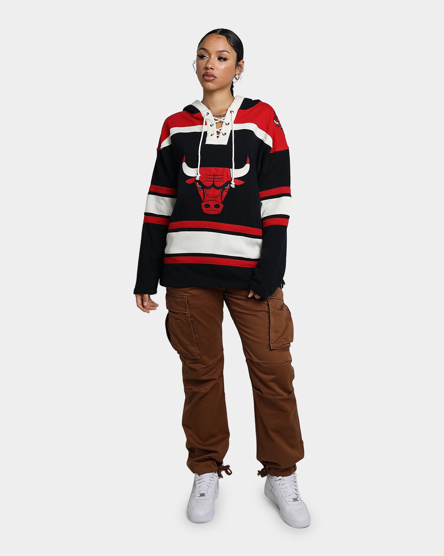 47 Brand Chicago Bulls Superior Lacer Hoodie - Men's NBA Basketball Pullover Sweatshirt (Jet Black/Red) - Perfect for Game Day, Streetwear & Casual Outfits