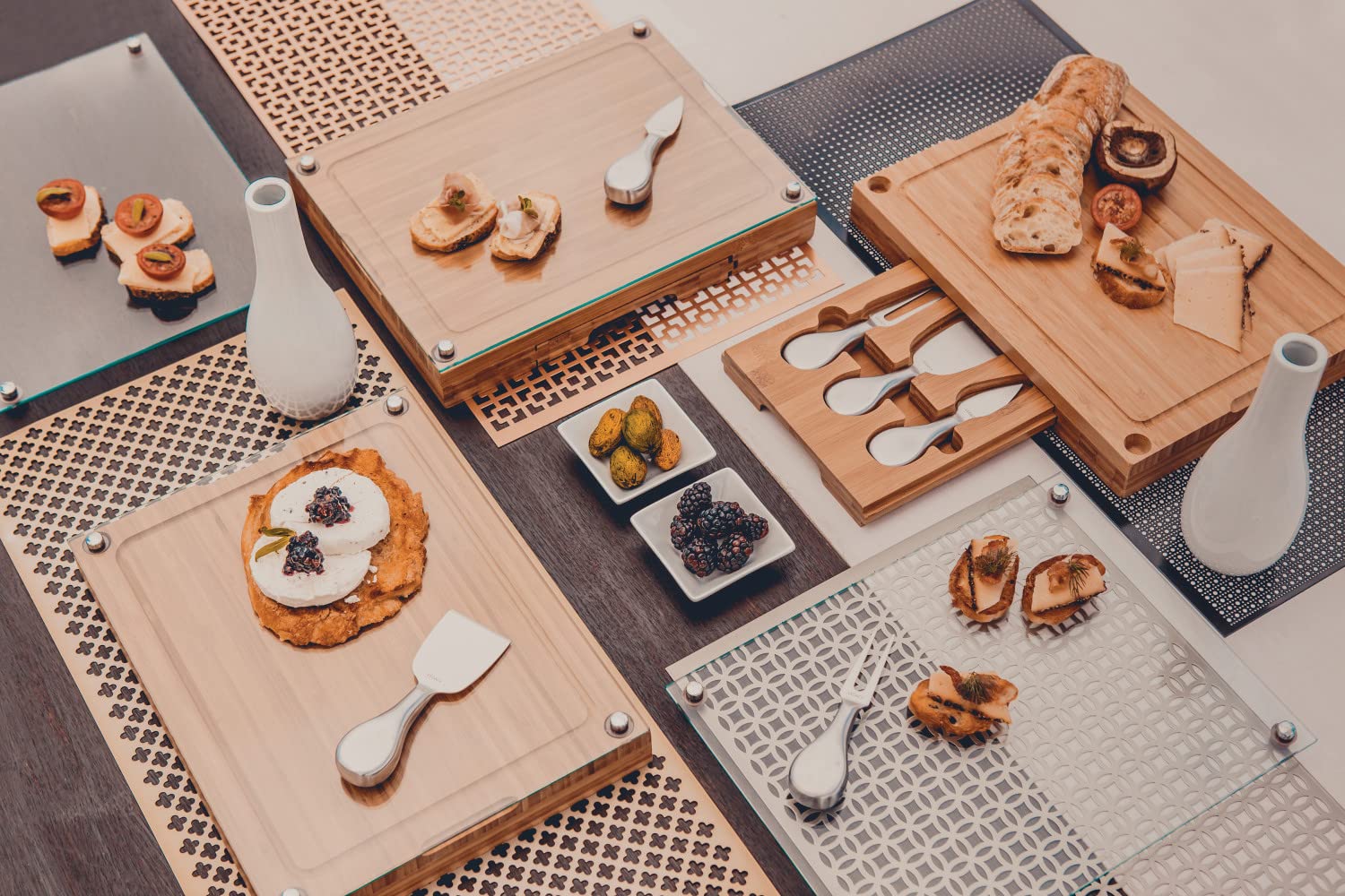 PICNIC TIME NCAA Concerto Glass Top Cheese Board and Knife Set - Bamboo Charcuterie Board with Glass Top Cutting Board for Entertaining, Wine Pairing & Party Serving