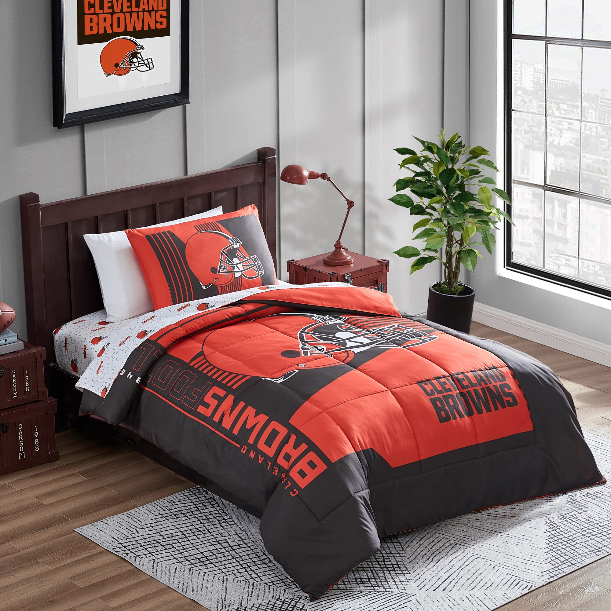 CS CATHAYSPORTS NFL Unisex-Adult Status Bed in A Bag Set - 3-Piece Comforter Set with Pillow Sham, Perfect for Football Fans Bedroom Decor, Game Day Parties & Sports Themed Rooms