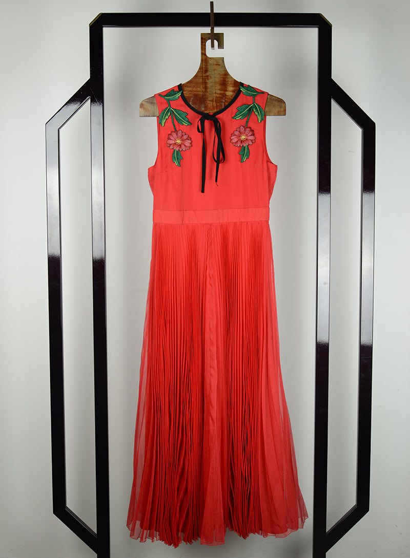 Gucci Red Long Dress with Floral Embroidery - Size 40 | Elegant Evening Gown for Parties, Weddings & Special Occasions