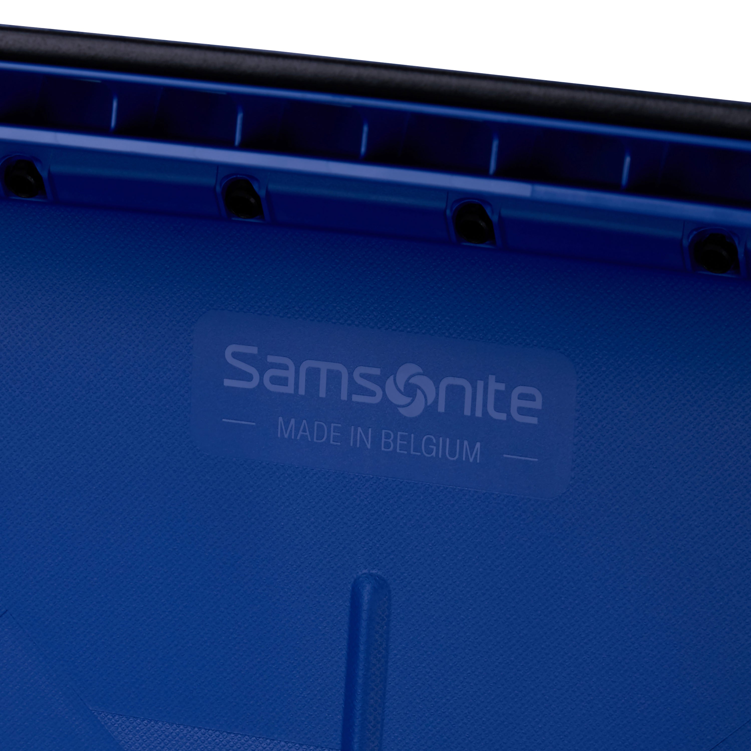 Samsonite Essens Spinner Medium Luggage - 28