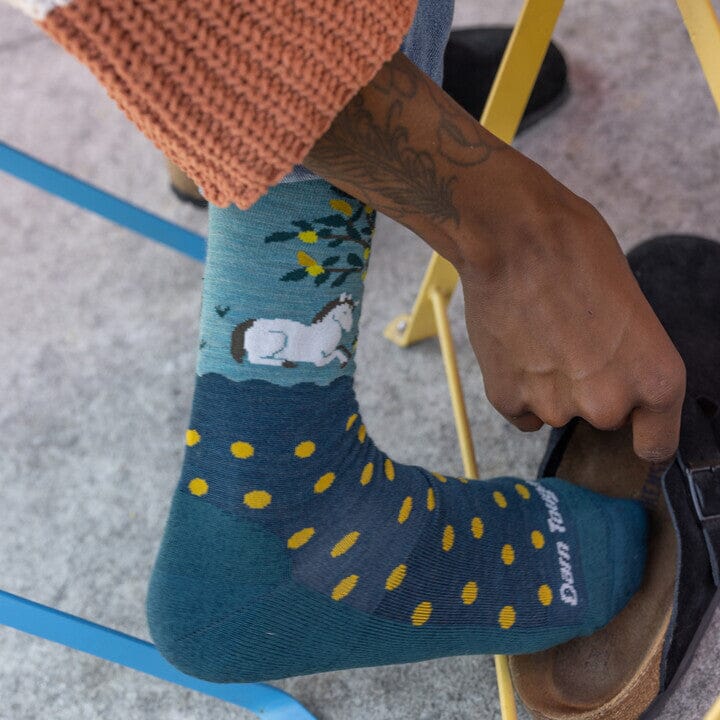 DARN TOUGH Women's Wild Life Crew Lightweight Lifestyle Socks - Comfortable Hiking & Everyday Wear for Outdoor Adventures & Casual Use