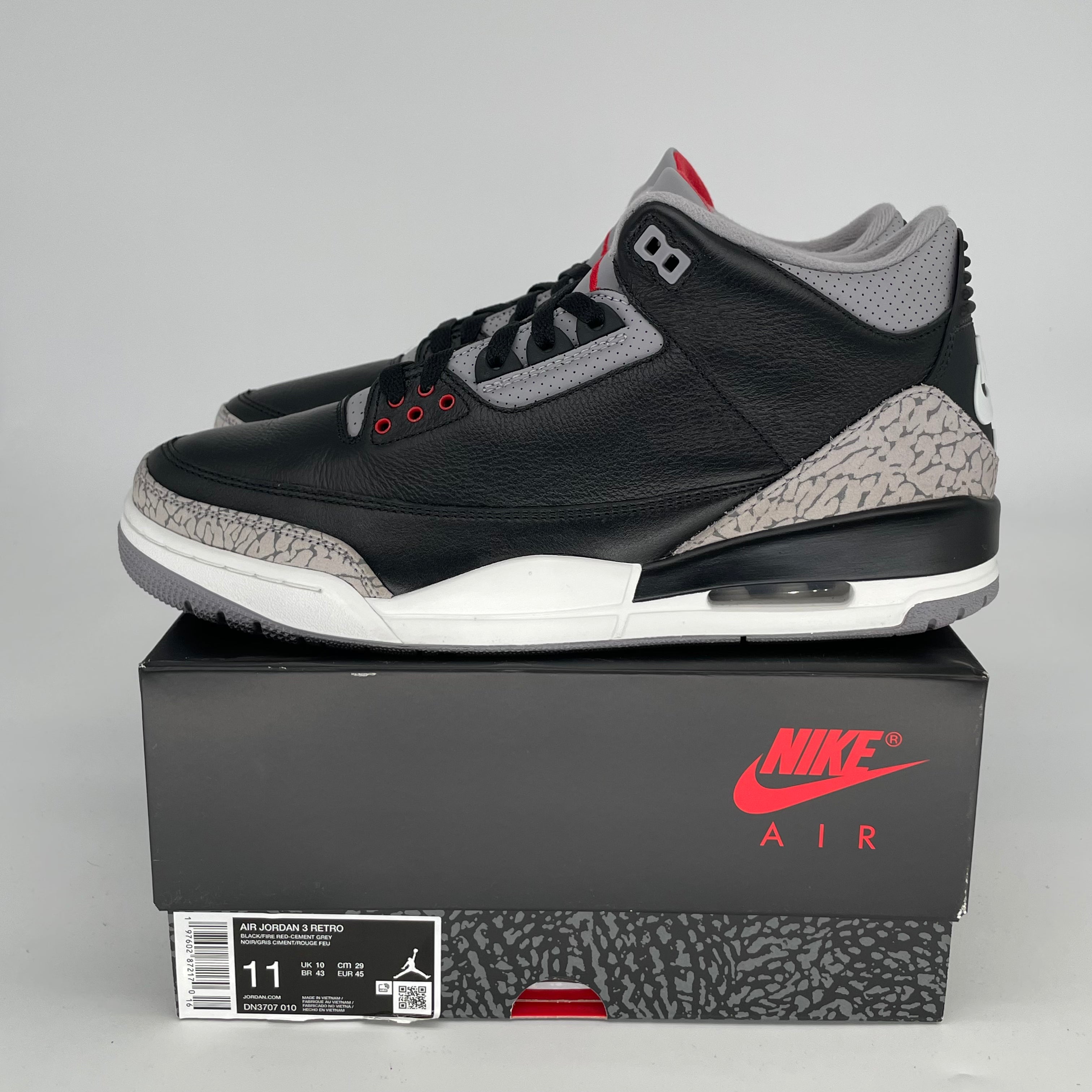 Original Air Jordan 3 Retro 'Black Cement' Men's Basketball Shoes Size 11 (DN3707-010) - Classic Sneakers for Streetwear & Basketball Court Performance