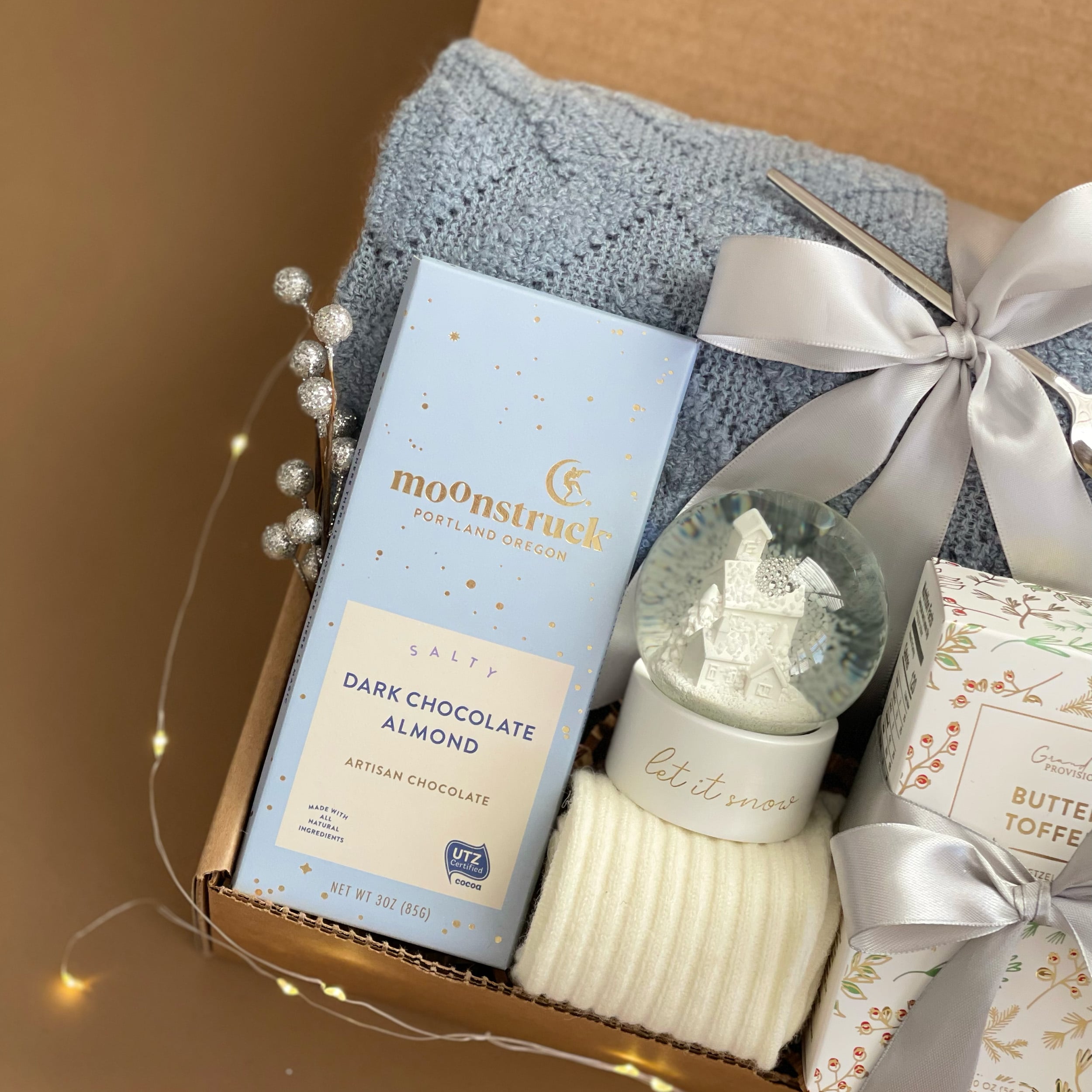 Premium Winter Gift Box Set - Luxury Holiday Comfort & Relaxation Gift Basket for Women & Men - Perfect for Christmas, New Year, and Cozy Winter Evenings