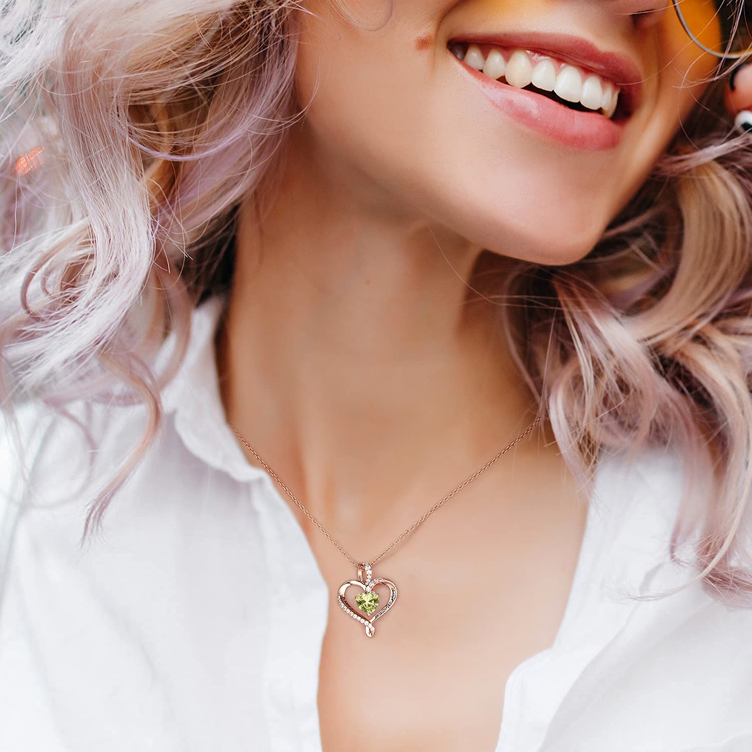 **Elegant Heart Necklaces for Women - Perfect for Valentine's Day, Anniversary & Romantic Gifts**    **使用场景:** Ideal for date nights, weddings, birthdays, or as a sentimental keepsake to show love and appreciation.