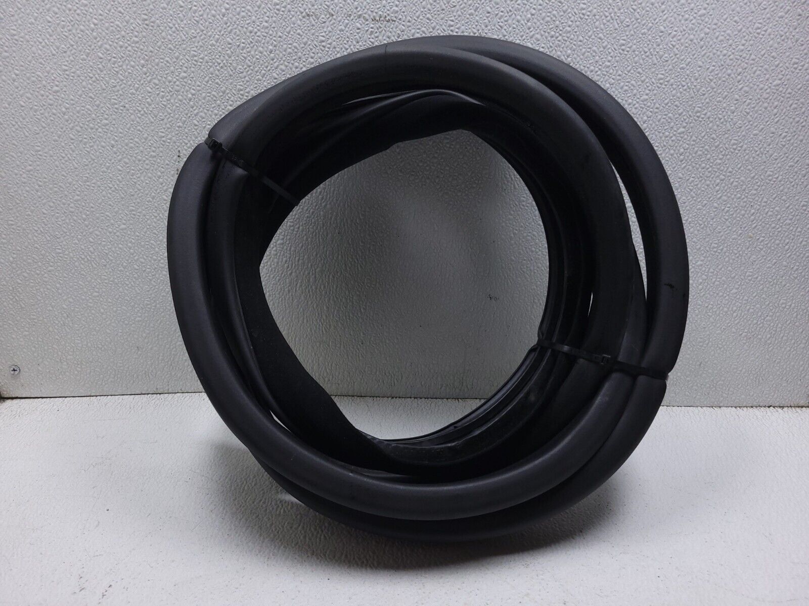 2006-2011 Mercedes ML500 Right Front Passenger Door Weatherstrip Seal - OEM Replacement Part for Weather Protection & Noise Reduction - Perfect for Car Restoration & DIY Auto Repair