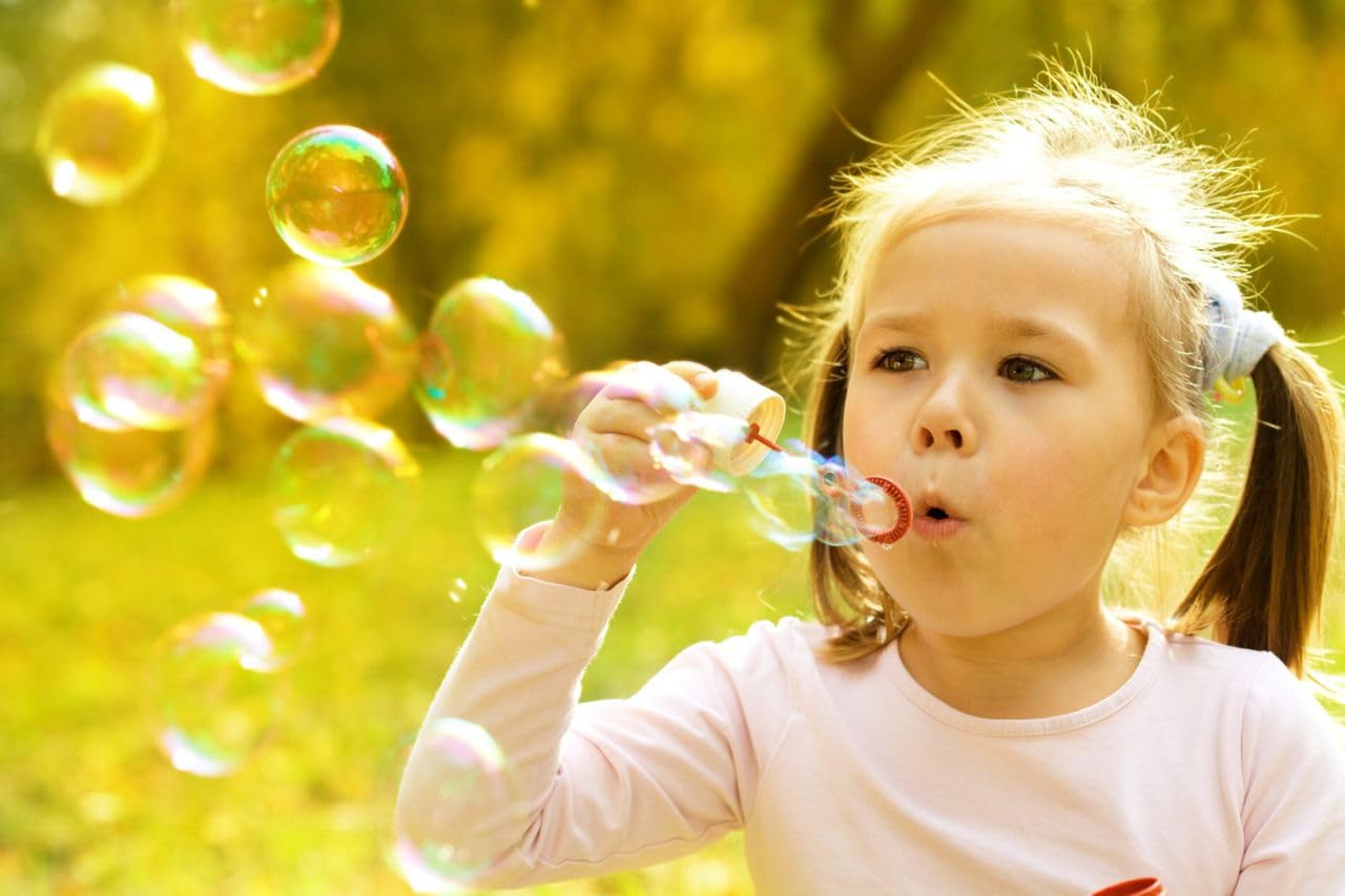 24Pcs Football Bubble Wands - Superbowl Party Favors, Kids Birthday Bubbles, Rugby & Football Bubble Blowing Toys for Adults & Children - Fun Touchdown Bubble Maker for Indoor/Outdoor Games, Sports Events & Birthday Celebrations