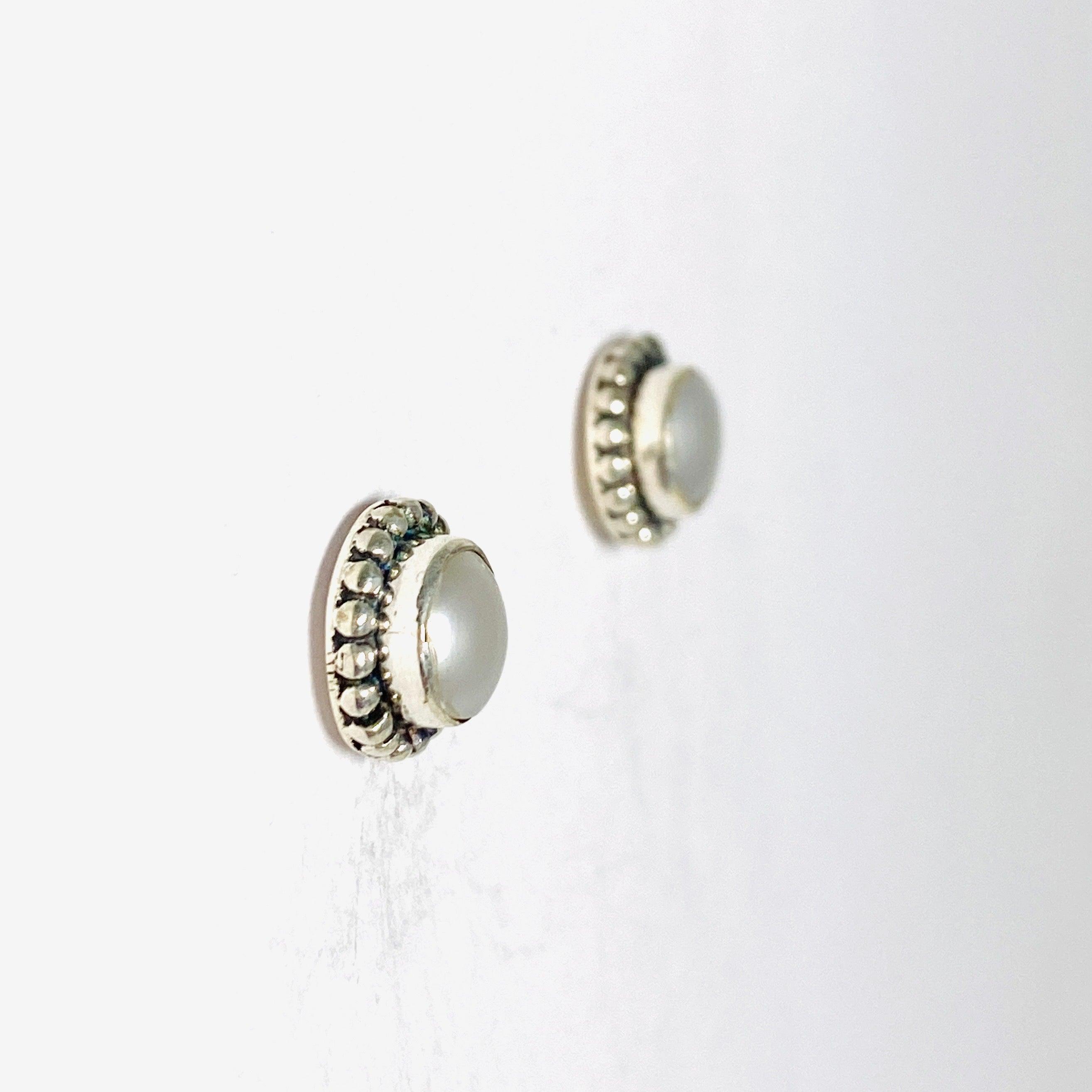 10K Gold Pearl Ring KRGJ2933 - Elegant Jewelry for Women, Perfect for Weddings, Anniversaries & Special Occasions