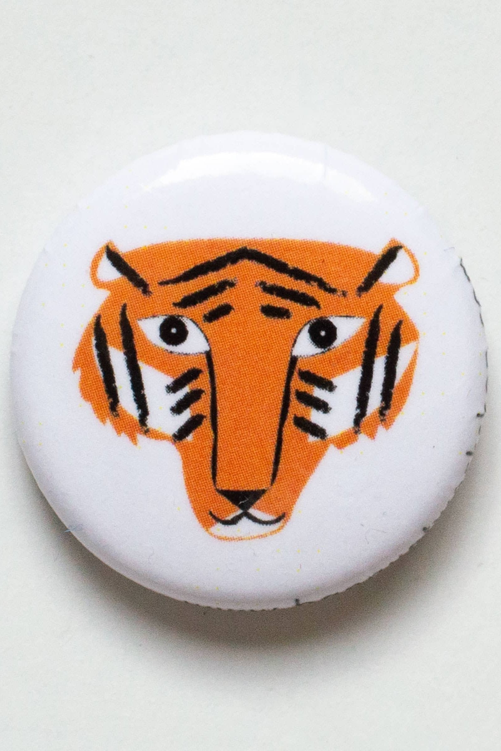 Premium Tiger Pin Button for Banquet & Workshop Events - Elegant Lapel Accessory for Formal Occasions, Business Meetings, and Special Celebrations