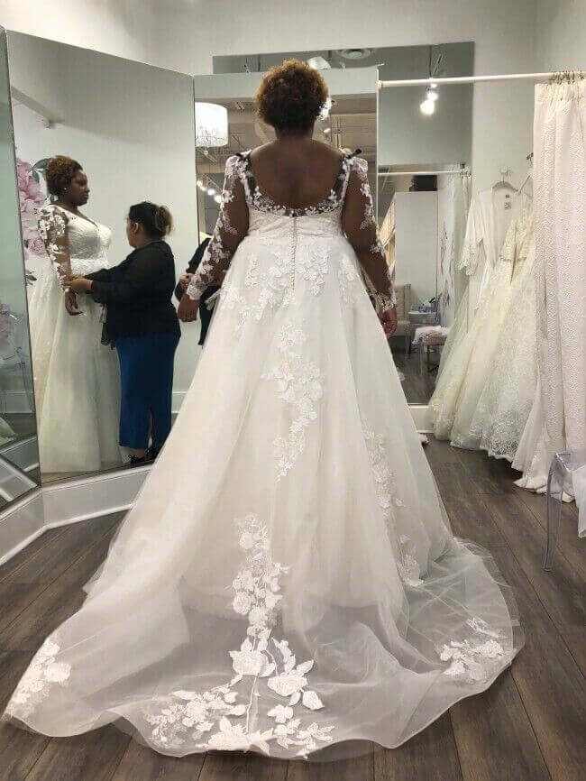 Affordable Plus Size Long Sleeve Lace Beach Wedding Dresses for Women - Elegant Bridal Gowns for Destination Weddings, Beach Ceremonies & Photoshoots