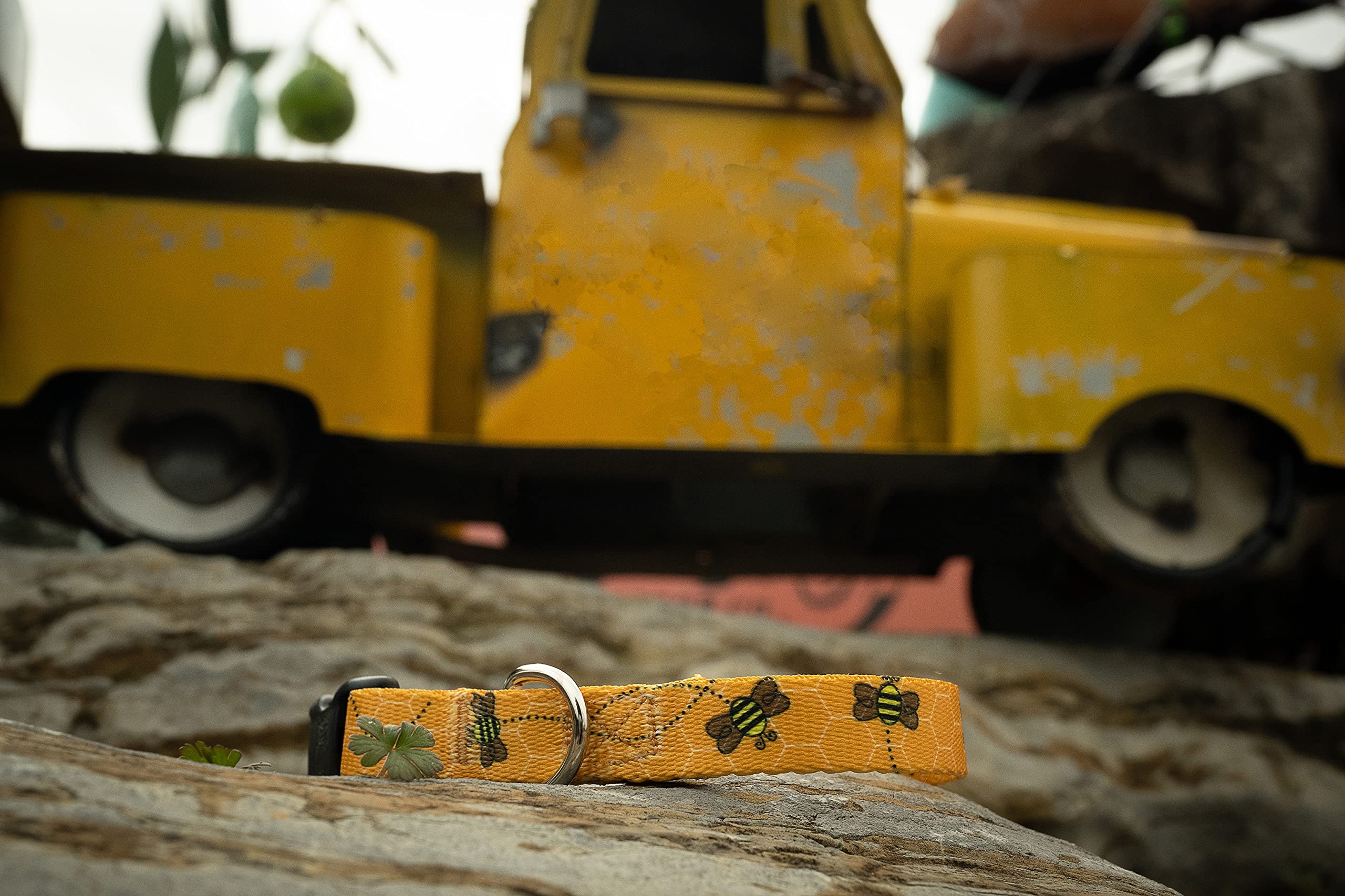 Country Brook Design - Busy Bee Polyester Webbing - Durable & Lightweight for DIY Crafts, Pet Collars, and Outdoor Gear Accessories