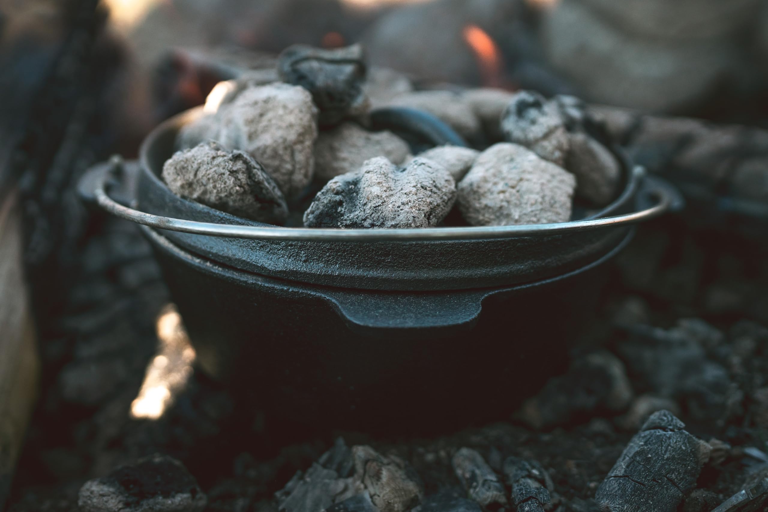 Stansport Pre-Seasoned Cast Iron Dutch Oven - 5 Quart Enameled Camping Cookware for Outdoor Cooking, Baking, Stewing & Campfire Meals - Perfect for Camping, RV Trips & Backyard BBQs