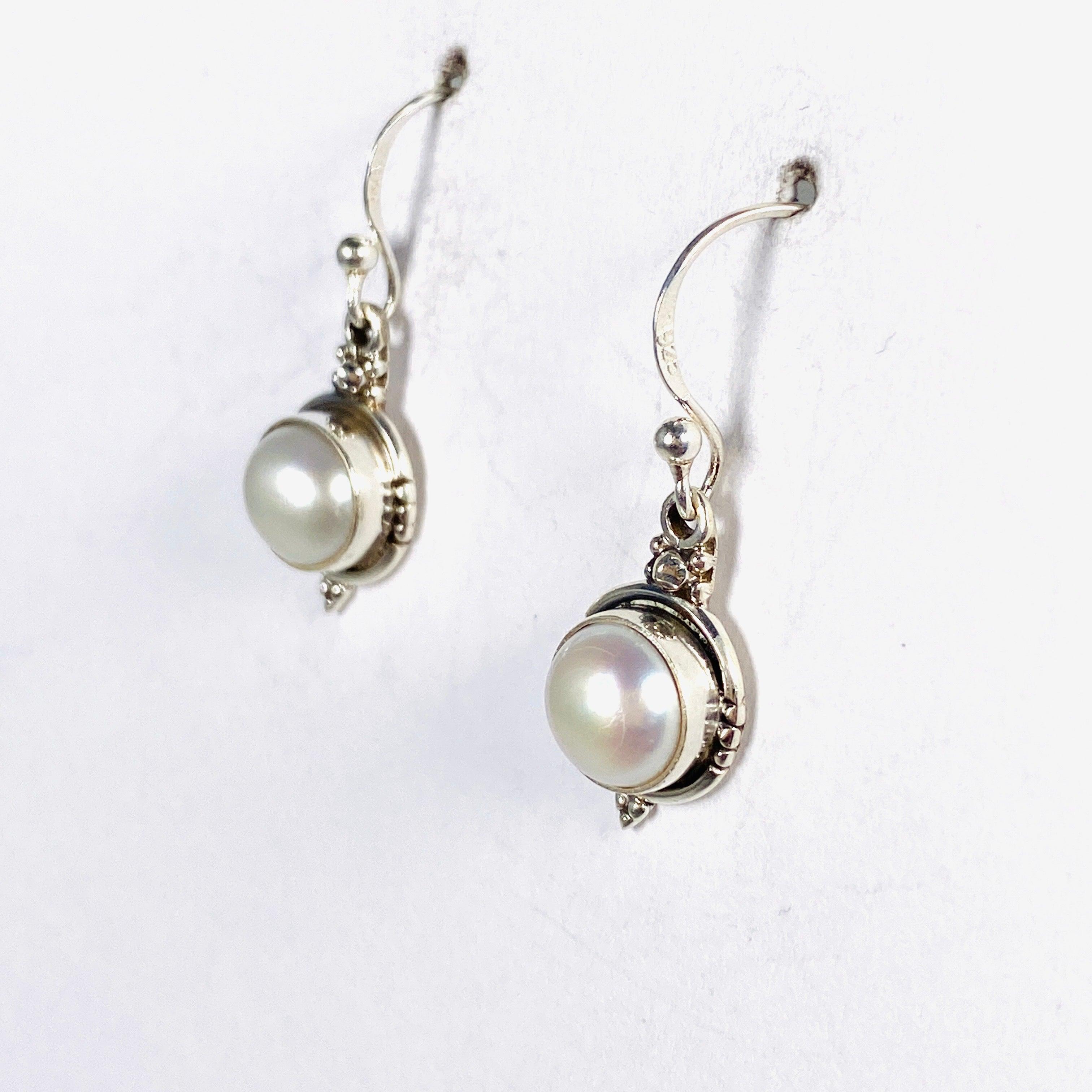 Elegant Pearl Round Earrings with Silver Detailing E2696 - Perfect for Weddings, Parties & Special Occasions