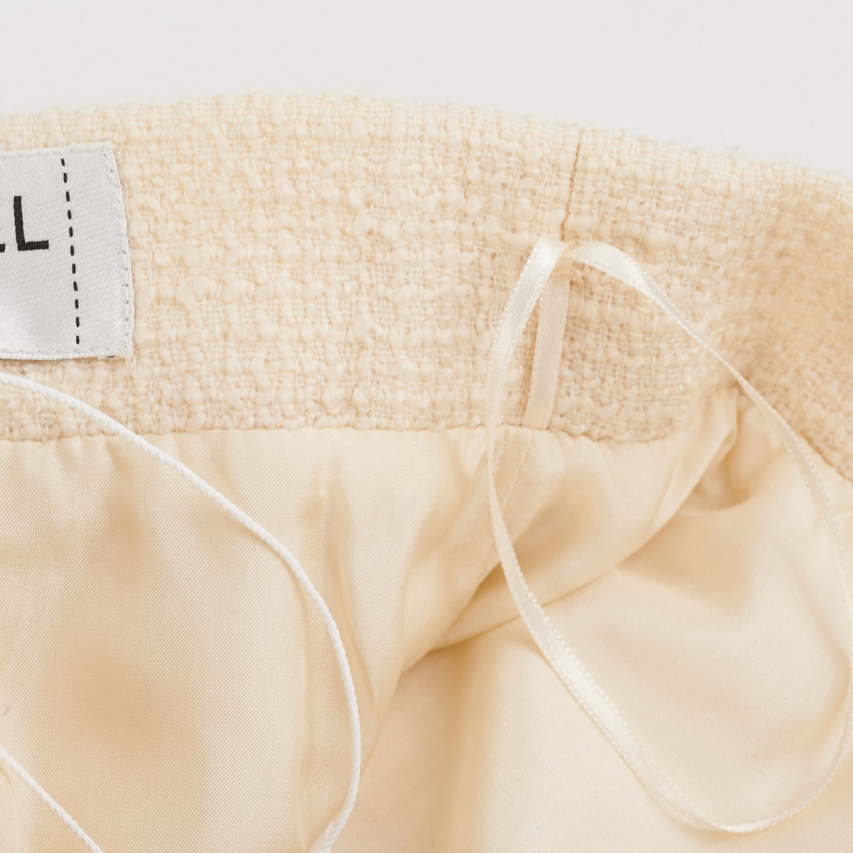 Chanel Ivory Pencil Skirt Women's Size 36 (US 6) - Elegant Office Wear & Cocktail Party Dress