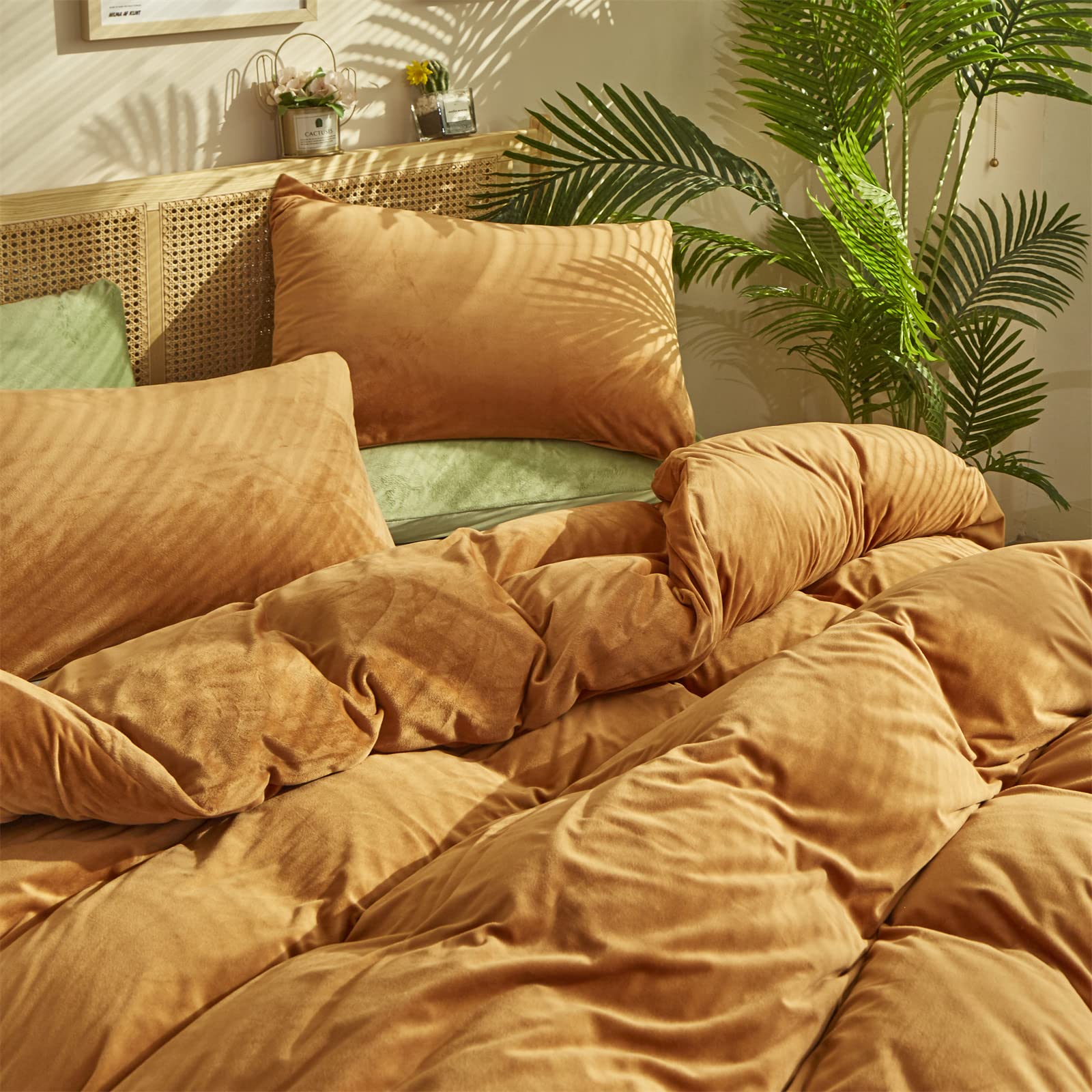 Soft & Warm Pumpkin Velvet Comforter Set - Queen Size Rust Orange Flannel Bedding, Thick Plush Terracotta Quilt for Cozy Winter Nights - Perfect for Women & Men's Bedroom Decor