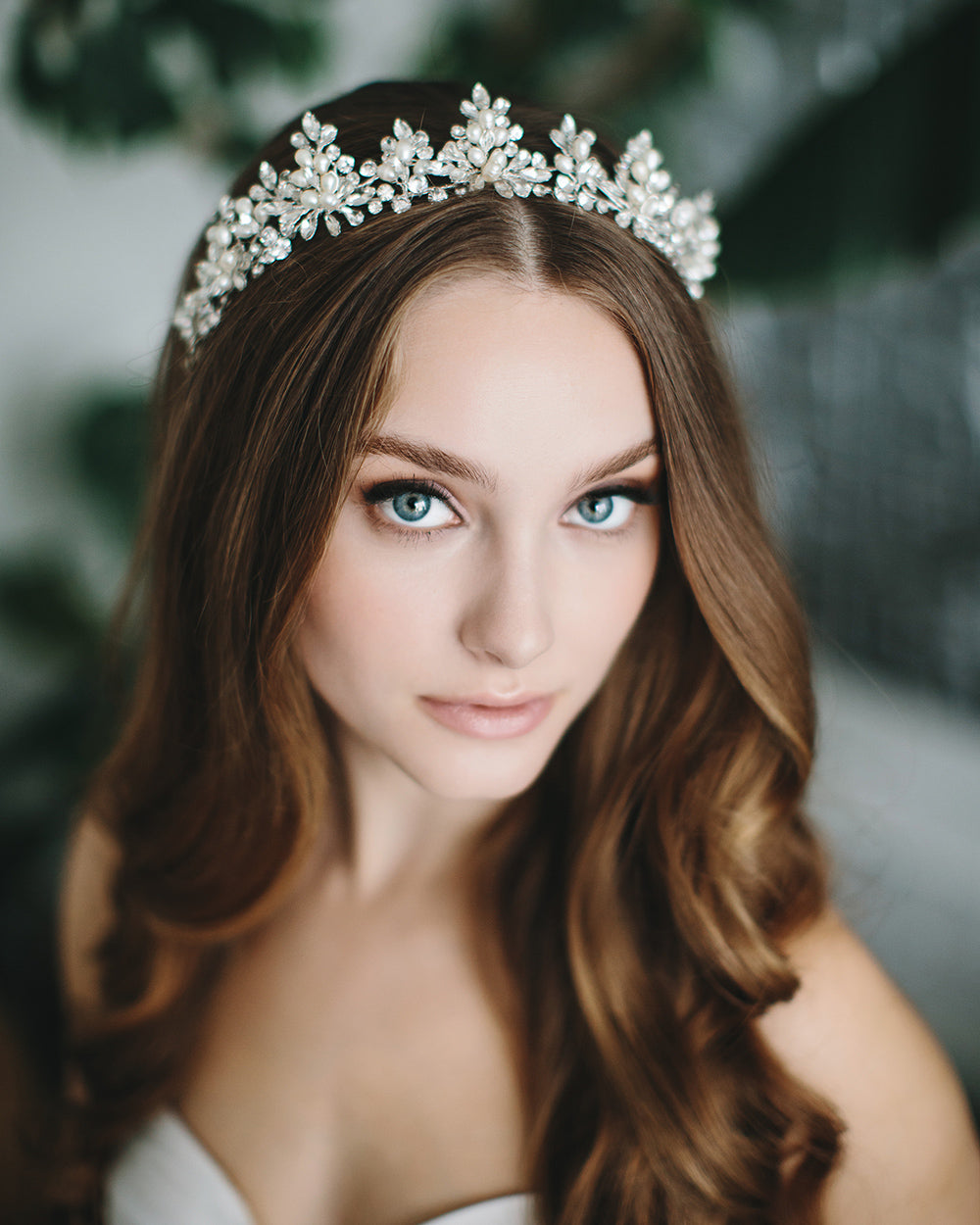 Elegant Pearl Crown for Women - Vintage Bridal Tiara Headpiece for Weddings, Prom, Pageants & Special Occasions