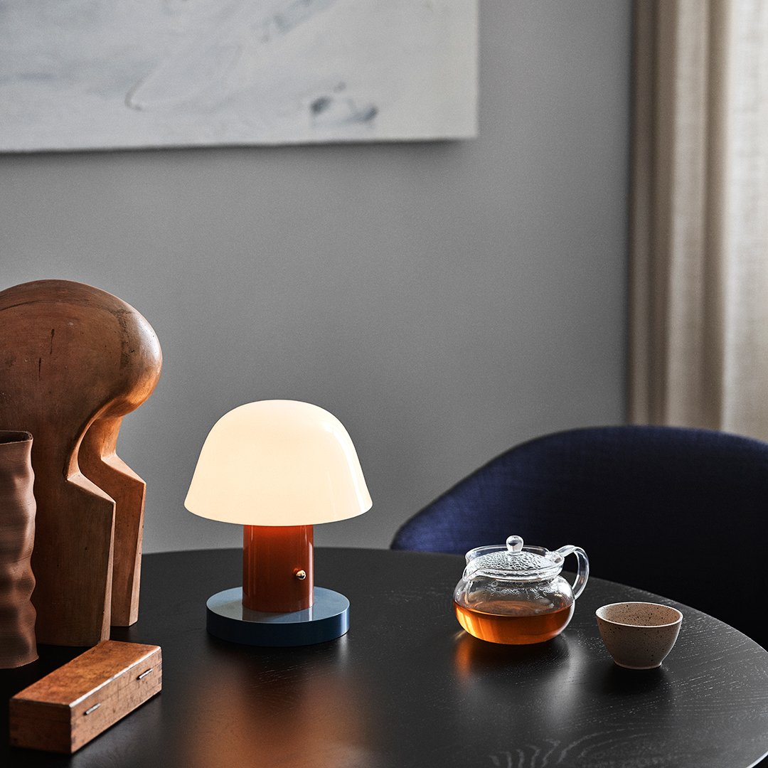 SK11 Modern Dining Table with Center Base - Perfect for Small Spaces, Apartments & Cozy Kitchens