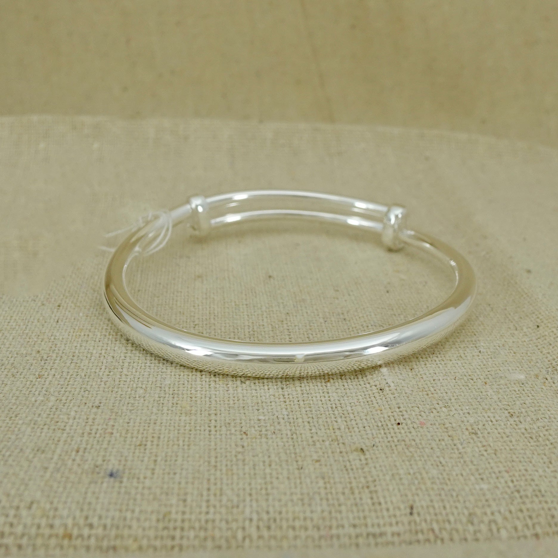 Sterling Silver Bangle Bracelet for Women - Elegant & Durable 925 Silver Jewelry Gift for Her - Perfect for Parties, Weddings & Everyday Wear