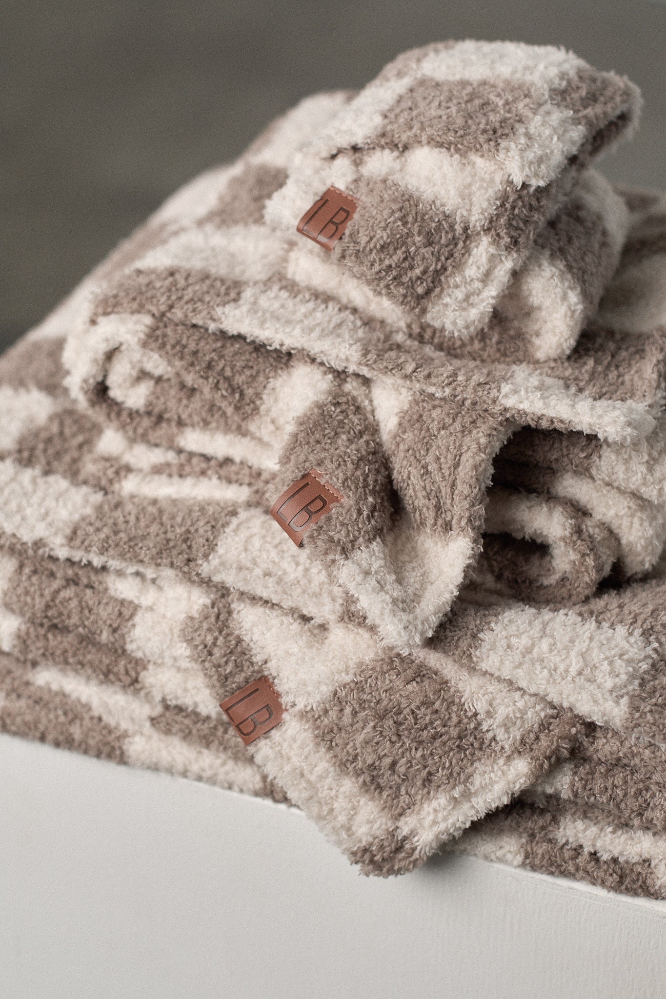 Soft Fluffy Plush Blanket with Mushroom Check Pattern - Cozy Warm Throw for Bed, Couch & Outdoor Use