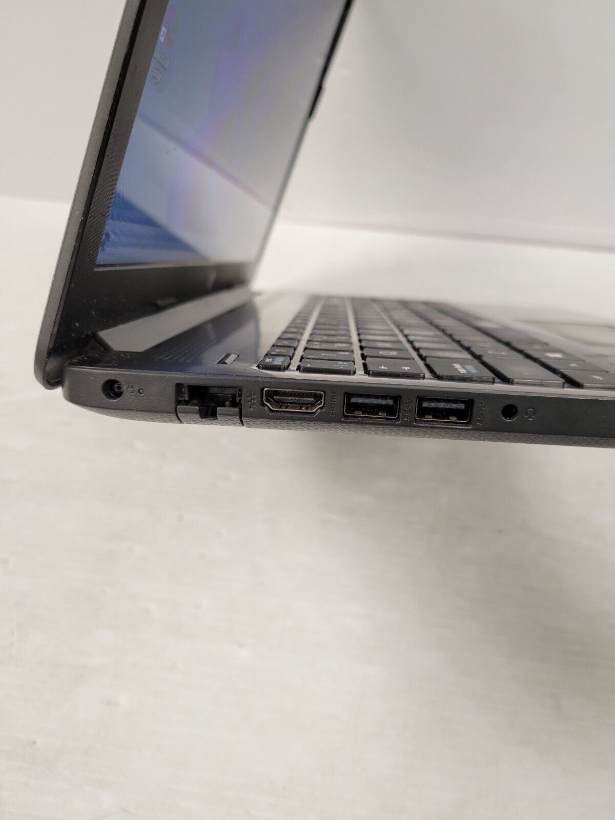 HP 15 D2002CA Laptop - 15.6