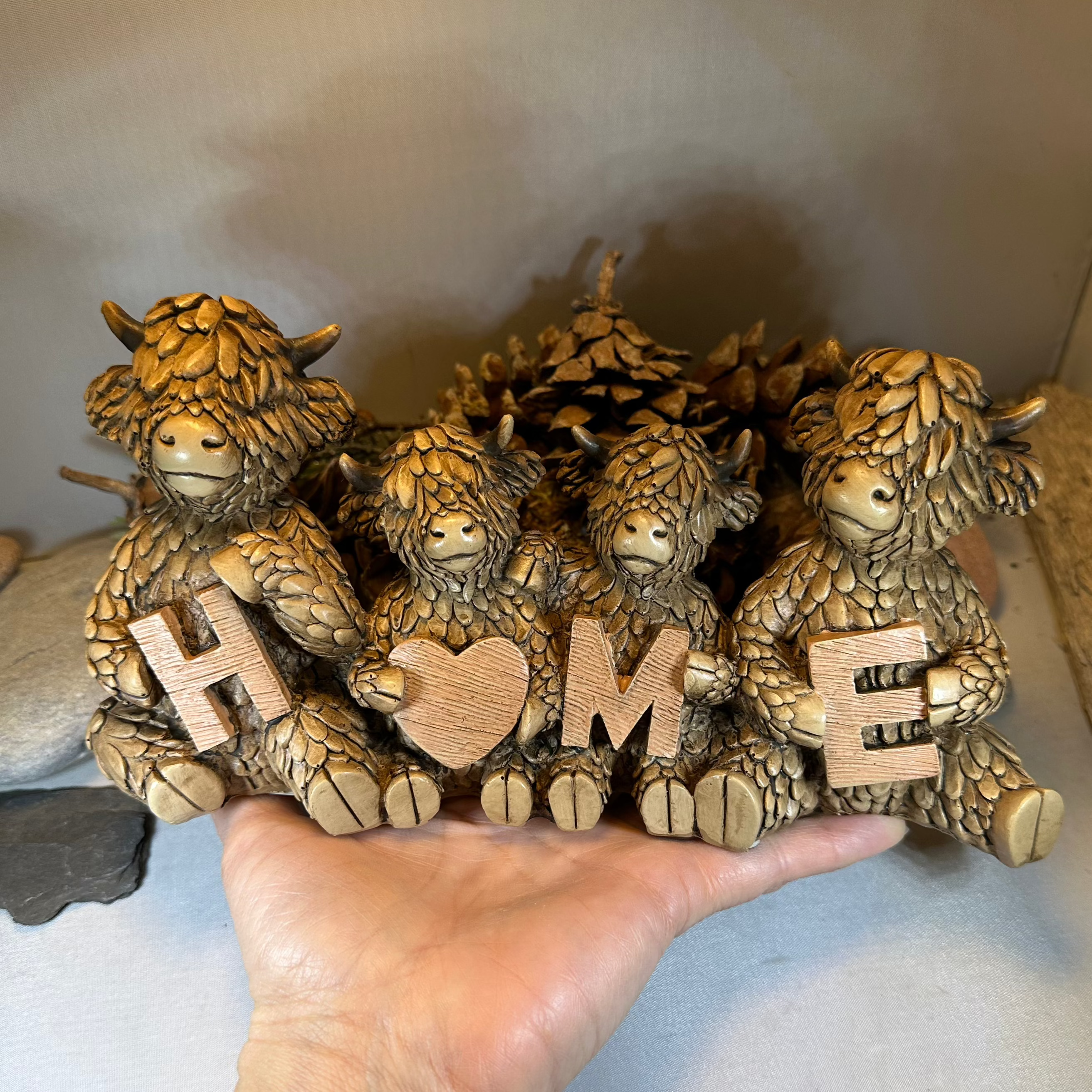 Highland Cow Figurine - Handcrafted Home Decor for Farmhouse, Rustic & Country Style Living Rooms | Perfect Gift for Animal Lovers