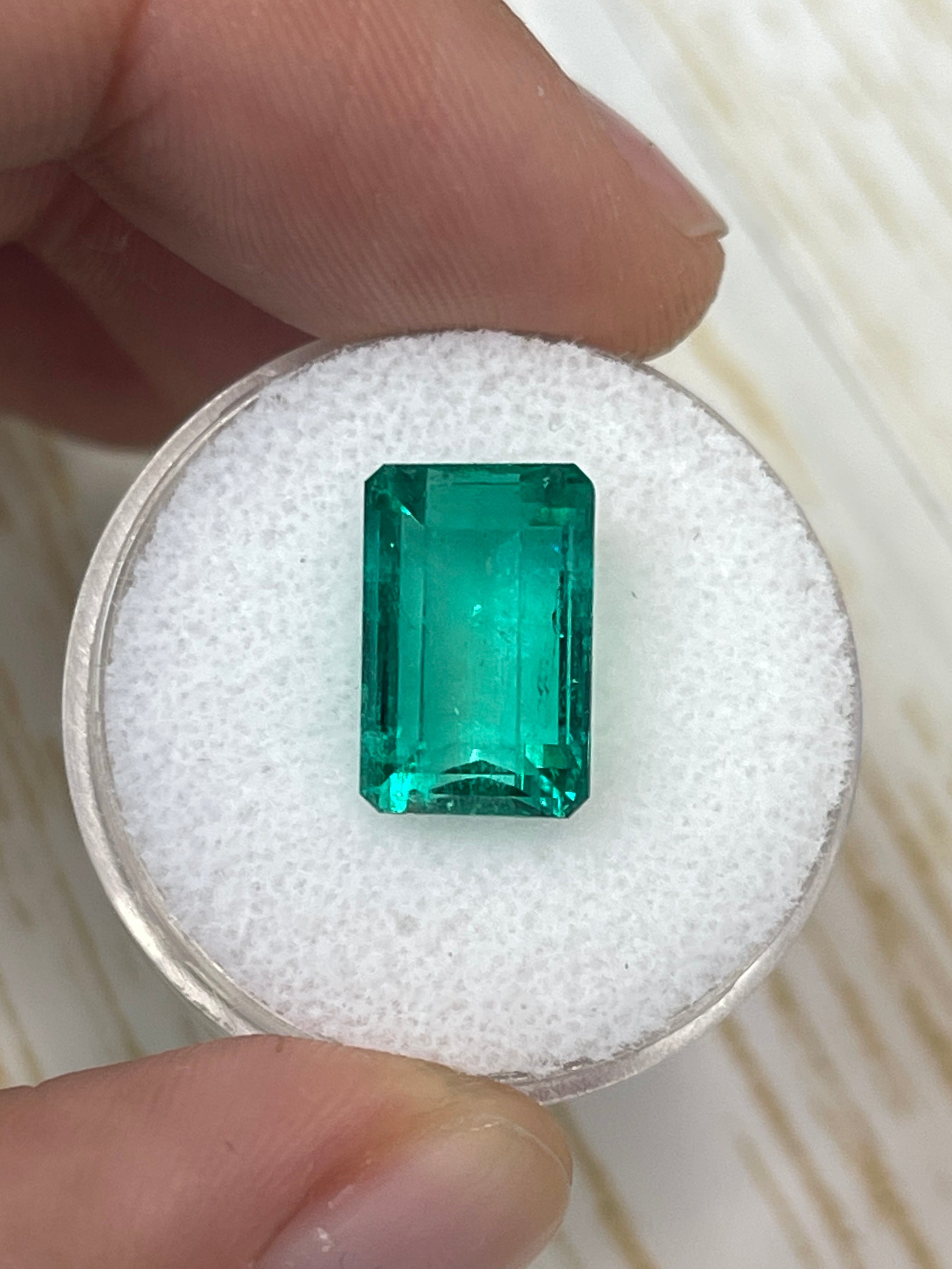 5.63 Carat 13x8mm VS Bluish Green Natural Loose Colombian Emerald Gemstone - Emerald Cut for Jewelry Making, Engagement Rings & Luxury Gifts
