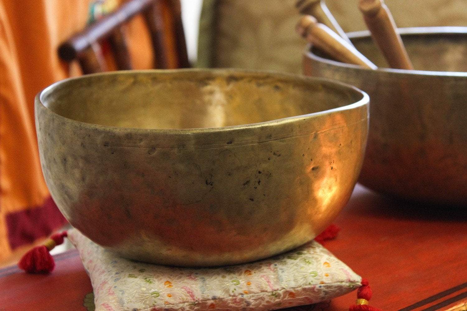 9 Inch Handcrafted Tibetan Singing Bowl for Meditation & Yoga - Premium Quality Sound Healing Instrument for Stress Relief, Mindfulness & Spiritual Practice