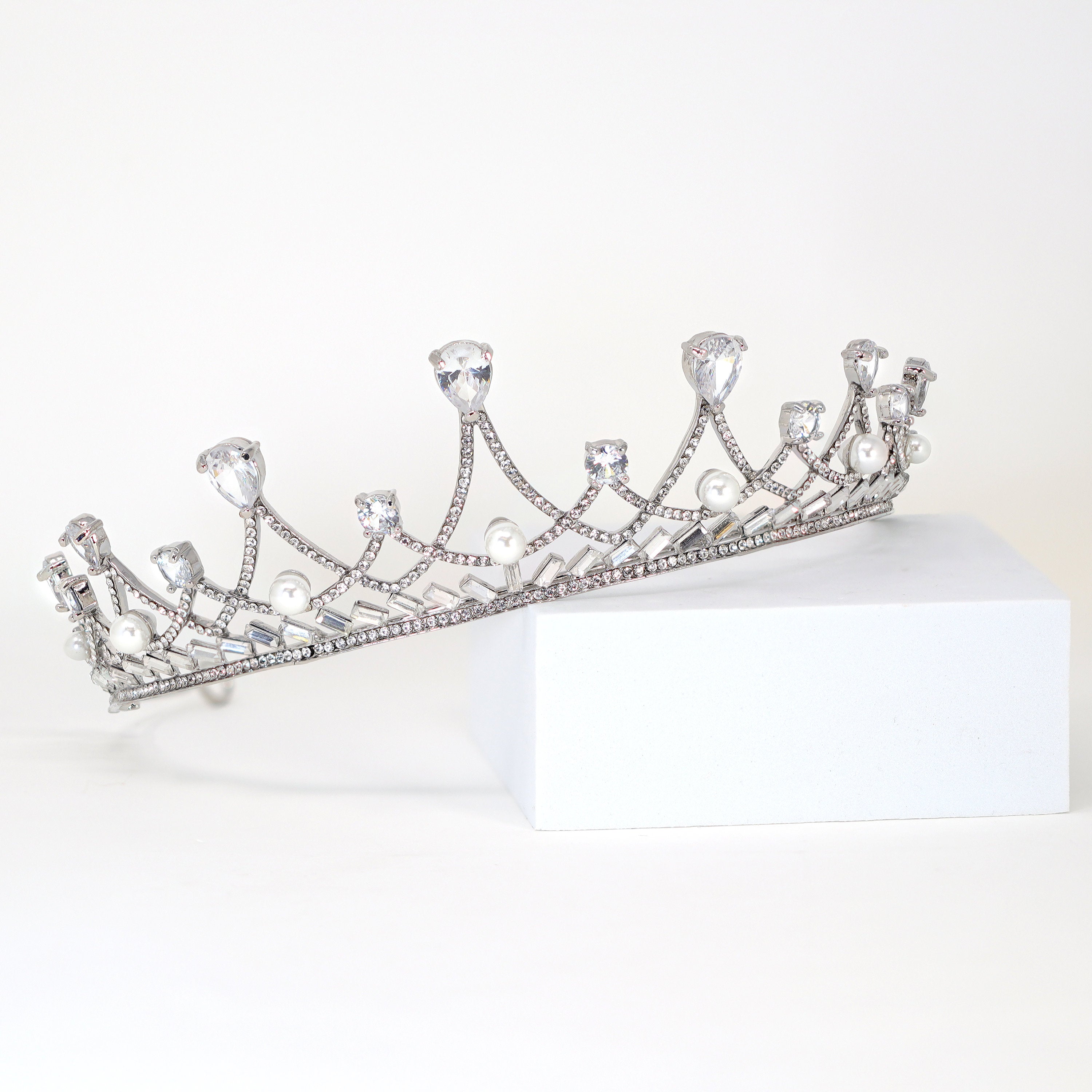 Swarovski Crystal Pearl Tiara for Women - Elegant Bridal Crown for Wedding, Prom, Pageant & Special Occasions | Queen-Inspired Wedding Jewelry & Bride Accessories