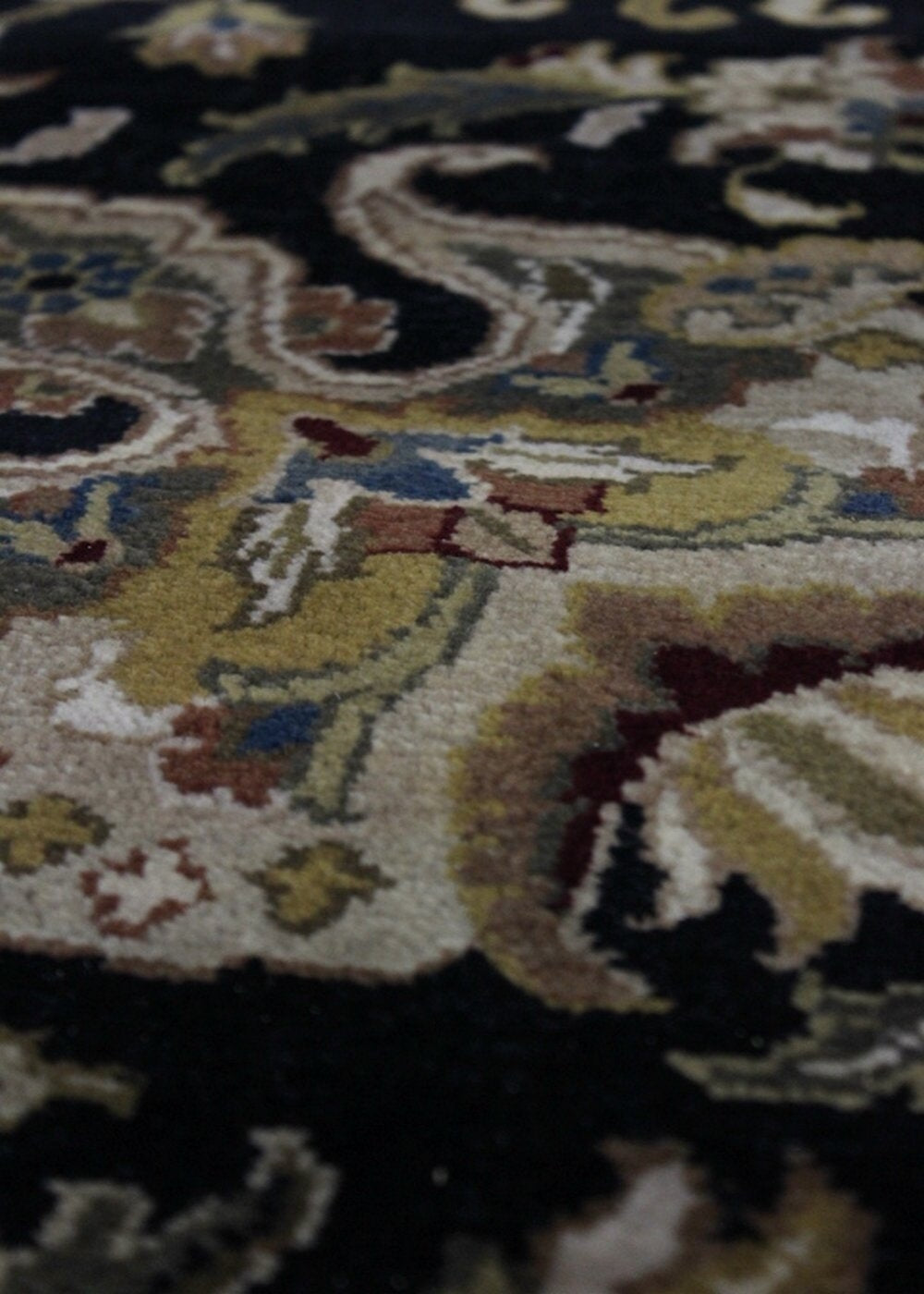 Handwoven Traditional Agra Rug J68596 - Premium Indian Home Decor for Living Room, Bedroom & Office