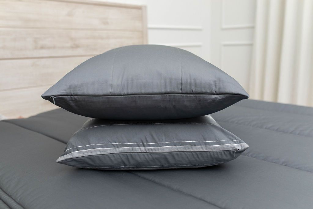 Premium Reese Pillowcase Set - Soft & Breathable 100% Cotton Pillow Covers for Bedroom, Hotel, and Travel - Standard & Queen Size (2 Pack) - Perfect for Home Decor, Guest Rooms, and Gifts
