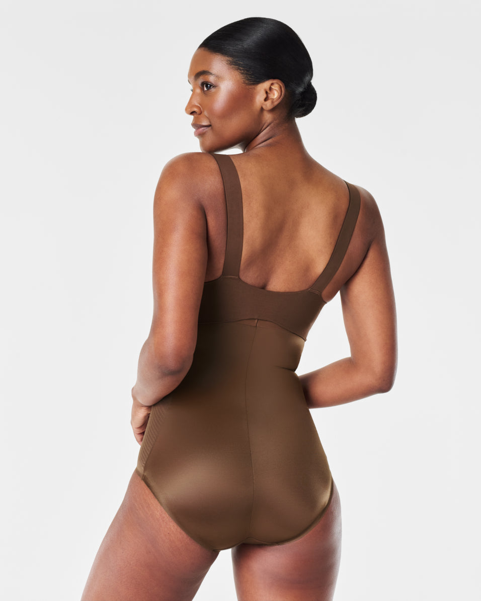 SPANX Shapewear Invisible High Waisted Briefs for Women - Seamless Tummy Control Panties - Perfect for Everyday Wear, Work & Special Occasions
