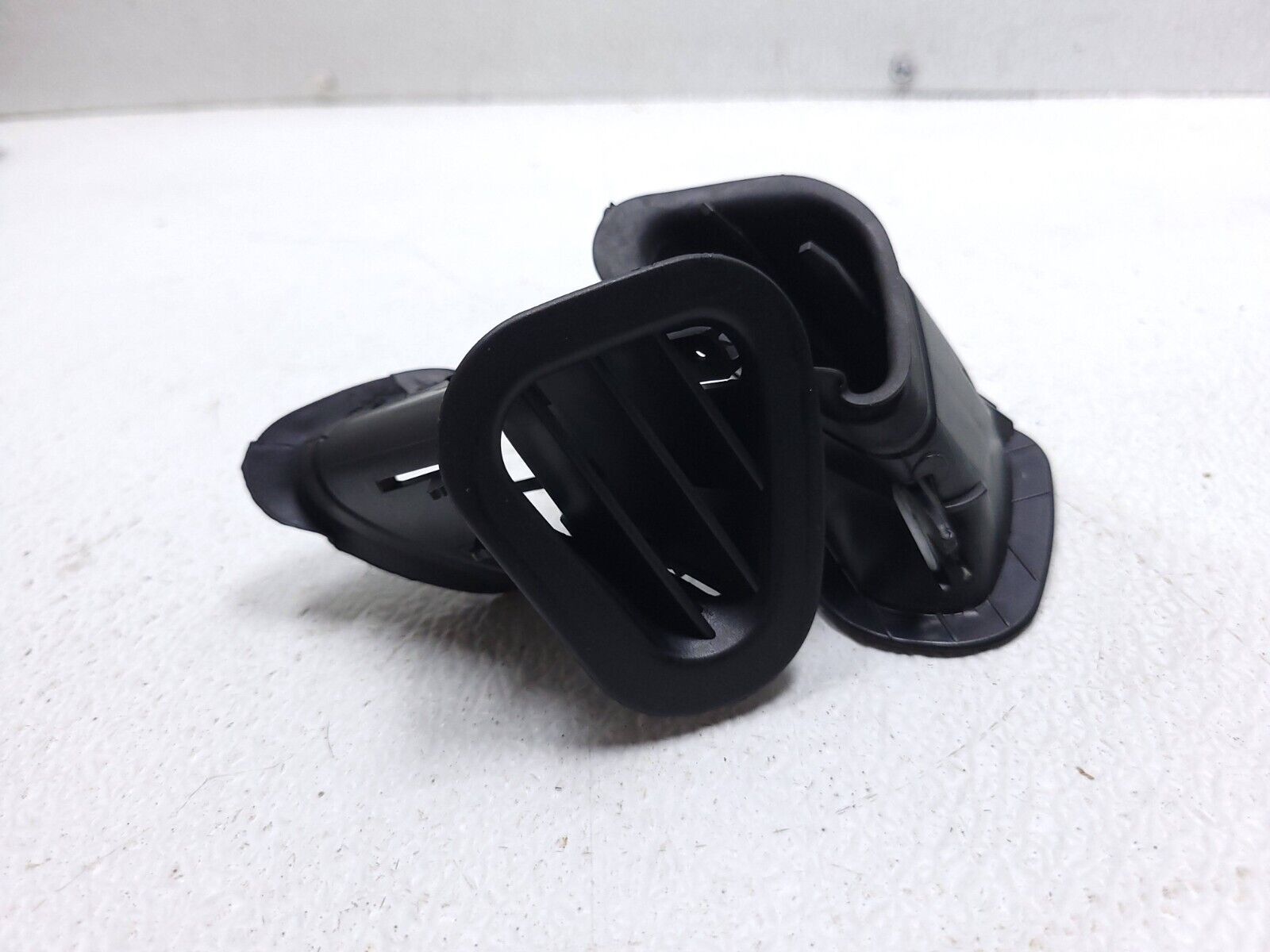 2006-2011 Mercedes ML500 OEM Left & Right Dash Defroster Air Vent Pair - Perfect for Winter Defrosting & Cabin Comfort