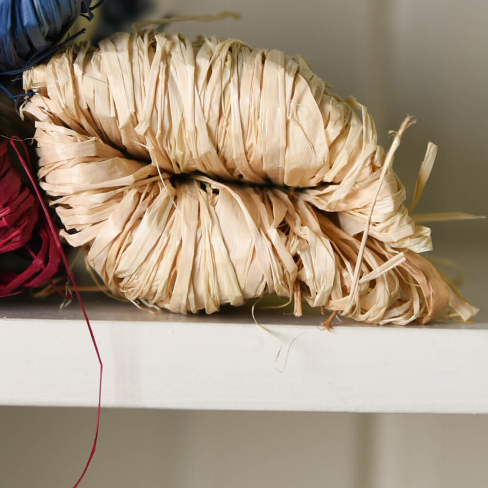 Natural Raffia Fiber for DIY Crafts, Home Decor, and Gift Wrapping - Eco-Friendly, Durable, and Versatile Material for Baskets, Hats, and Wedding Decorations
