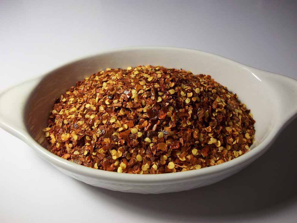 Premium Red Pepper Flakes, Dried & Chopped, 1 lb - Spicy & Flavorful for Pizza, Pasta, and Cooking - Hot & Fresh Gourmet Seasoning