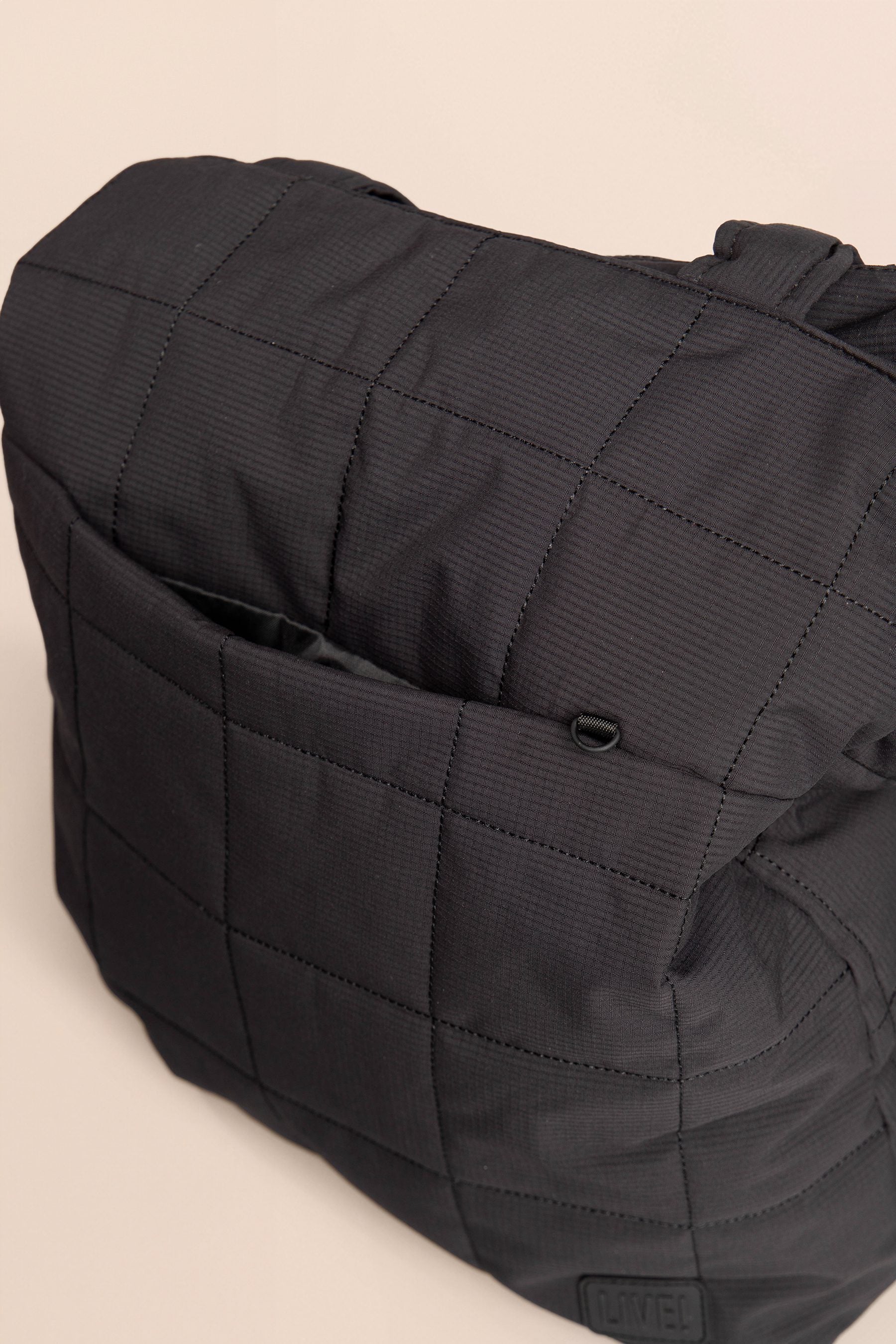 Stylish and Durable Trip Tote Bag 458870 - Perfect for Travel, Shopping, and Everyday Use