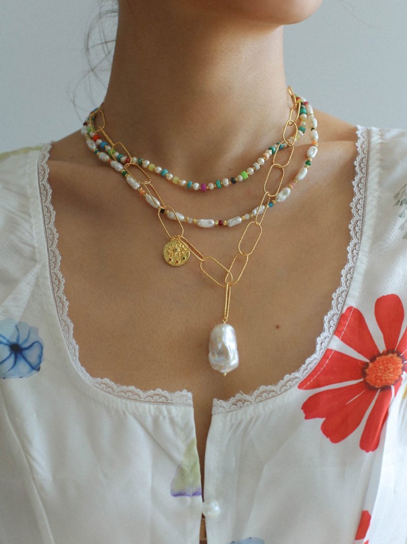 Elegant Baroque Pearl Pendant Necklace with Thick Metal Chain - Perfect for Women's Formal Events & Vintage Style Jewelry Collection