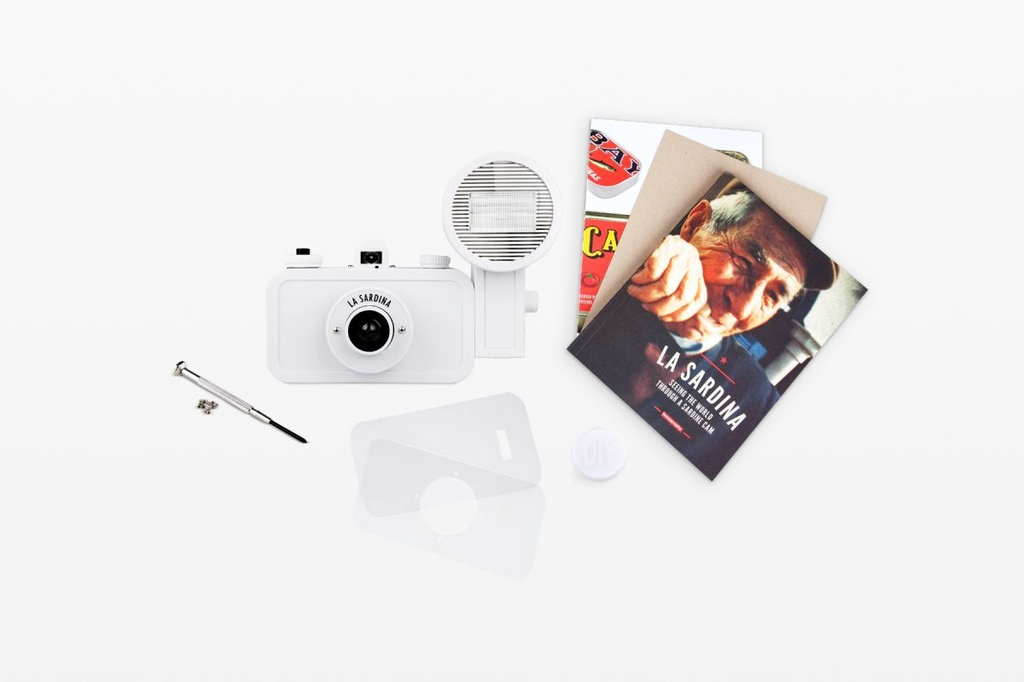 Lomography La Sardina DIY 35mm Film Camera with Flash - Vintage Style Photography for Travel, Parties & Creative Projects