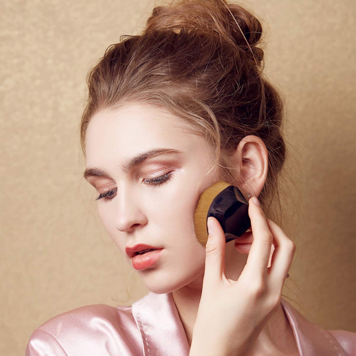 Premium Kabuki Makeup Brush - High-Density Flat Top Foundation Brush for Flawless Powder Application | Soft Synthetic Bristles | Professional Makeup Tools | Perfect for Liquid, Powder & Mineral Foundation (Black) - Ideal for Everyday Makeup & On-The-Go Touchups