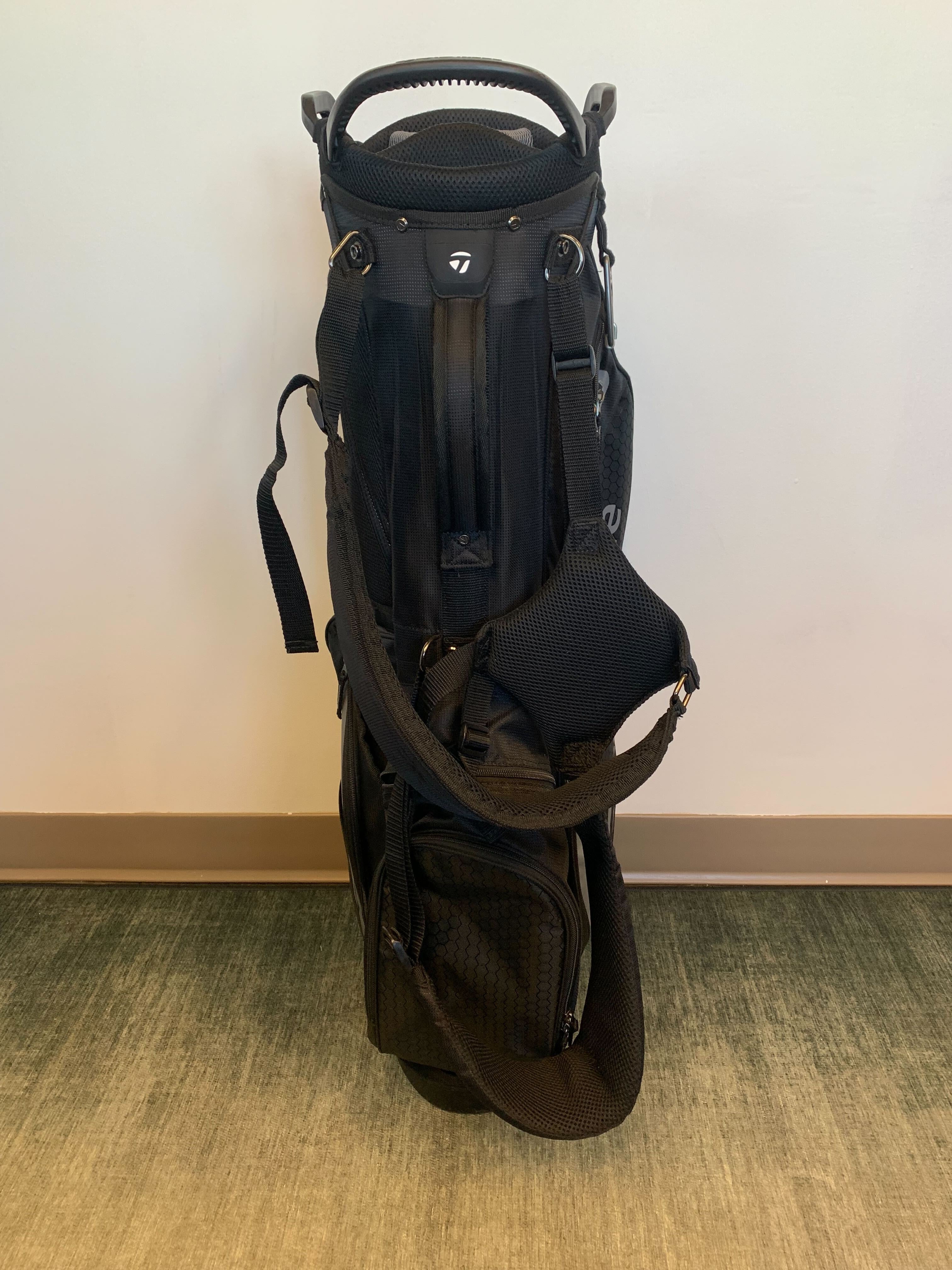TaylorMade FlexTech Stand Golf Bag - Black 7-Way Divider with Adjustable Strap & Waterproof Rain Cover - Perfect for Golfers & Tournaments